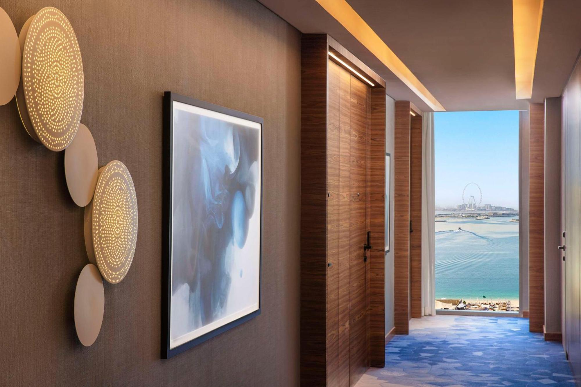 Tumbi West Palm Dubai,tapestry Collection Hilton 4* Dubai