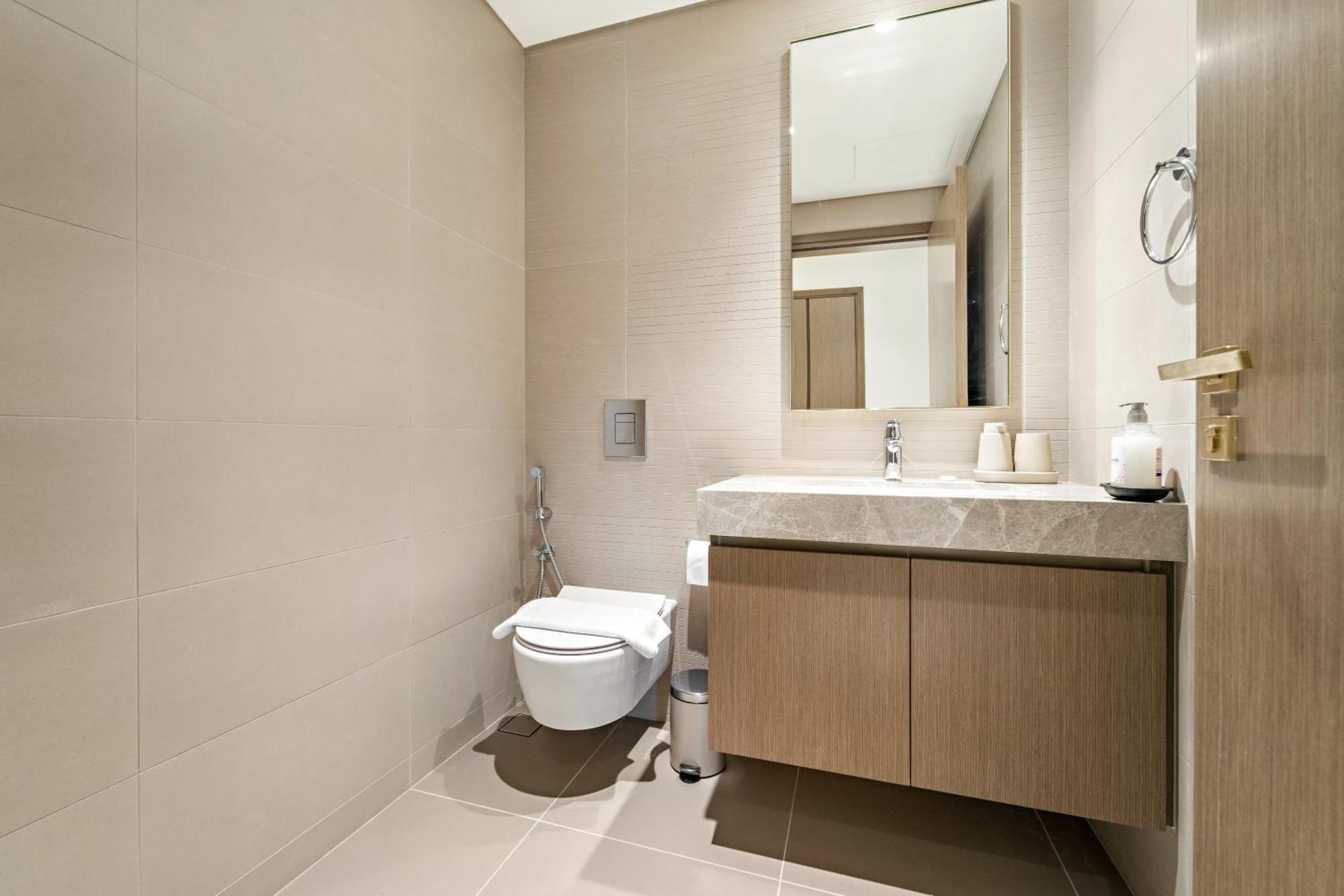 Apartment Elegant 2br With Palm & Sea View L Direct Access Dubai