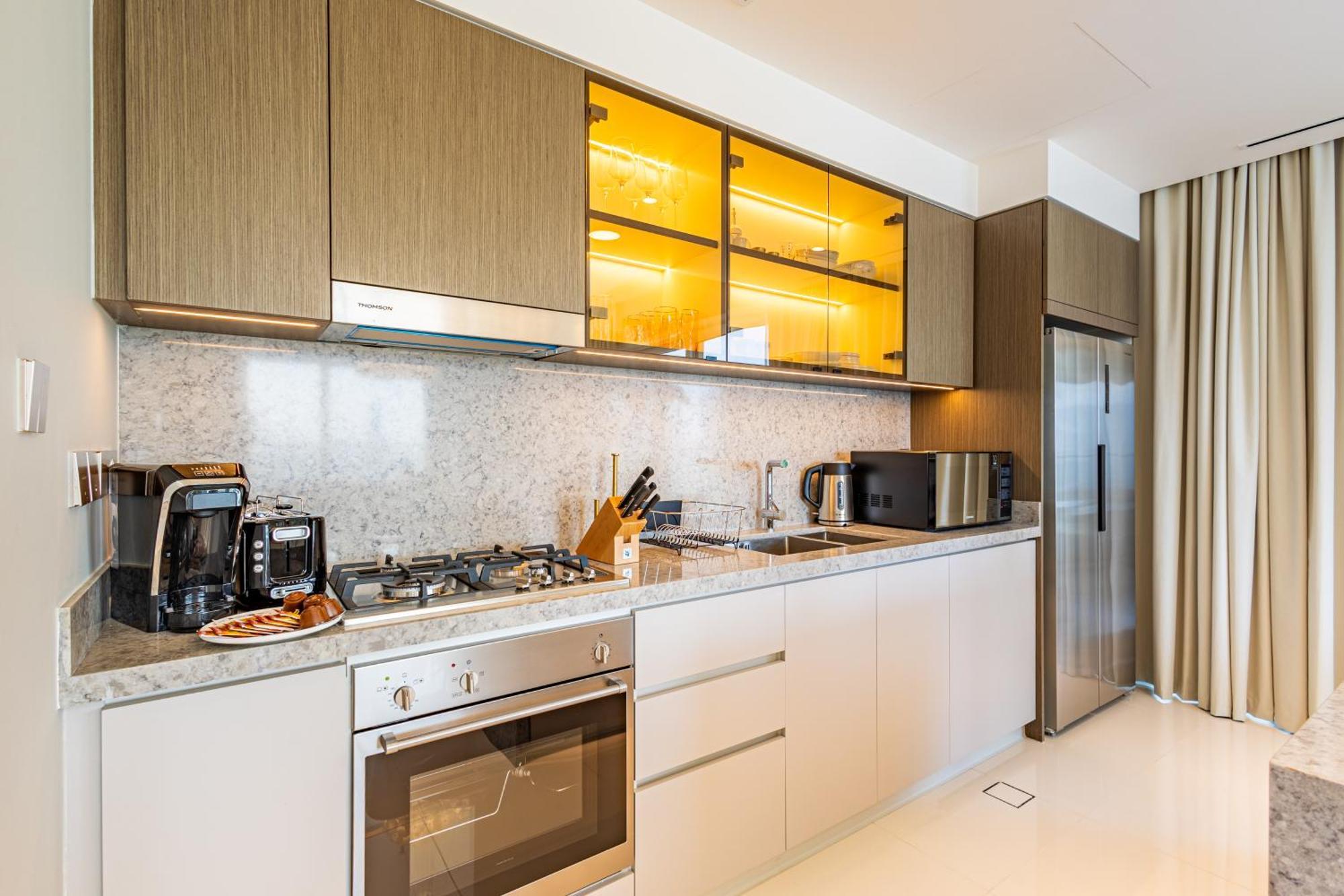 Lux Designer 2br - Grand Bleu - Waterfront Living *
