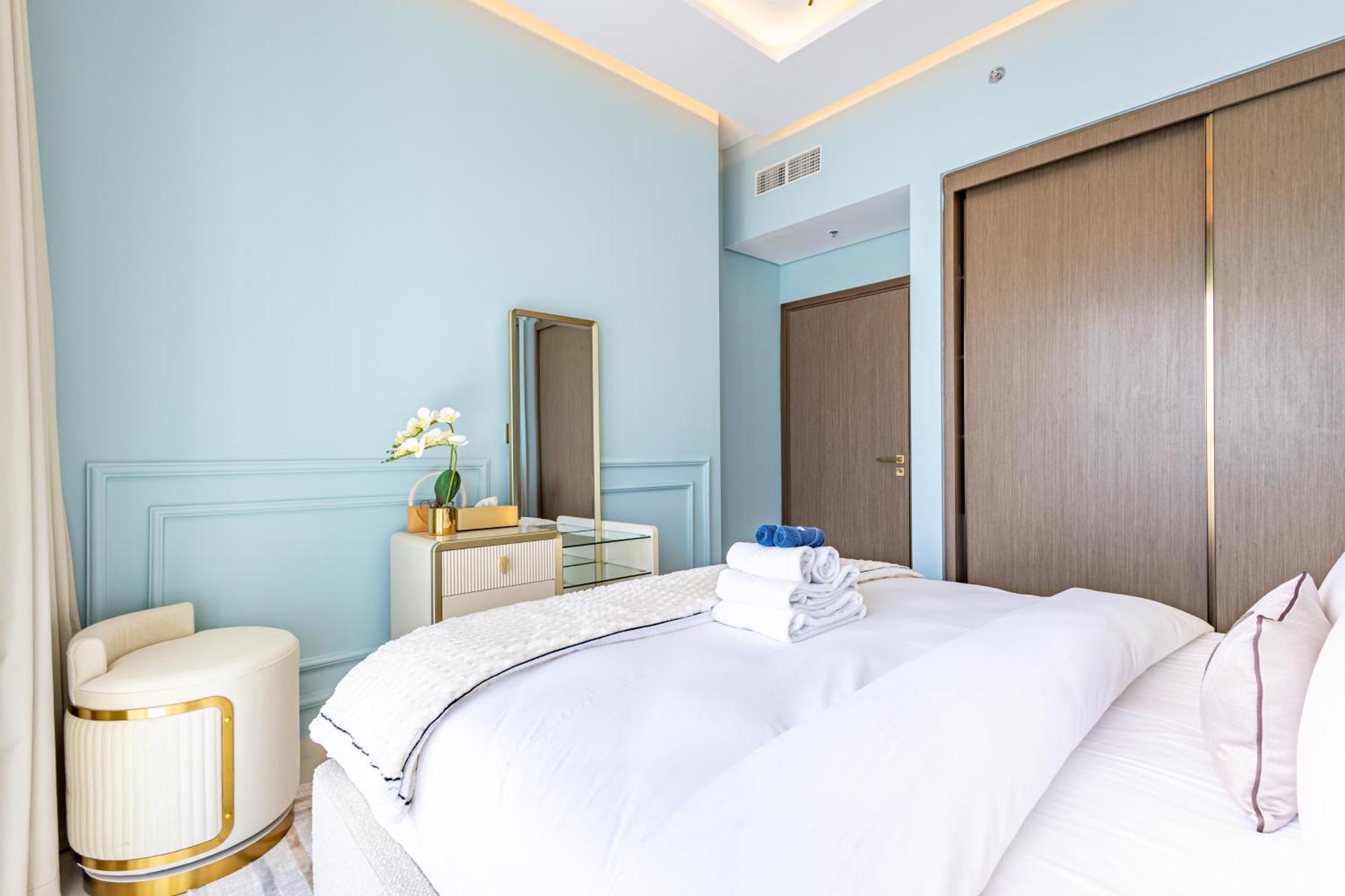 Lux Designer 2br - Grand Bleu - Waterfront Living *