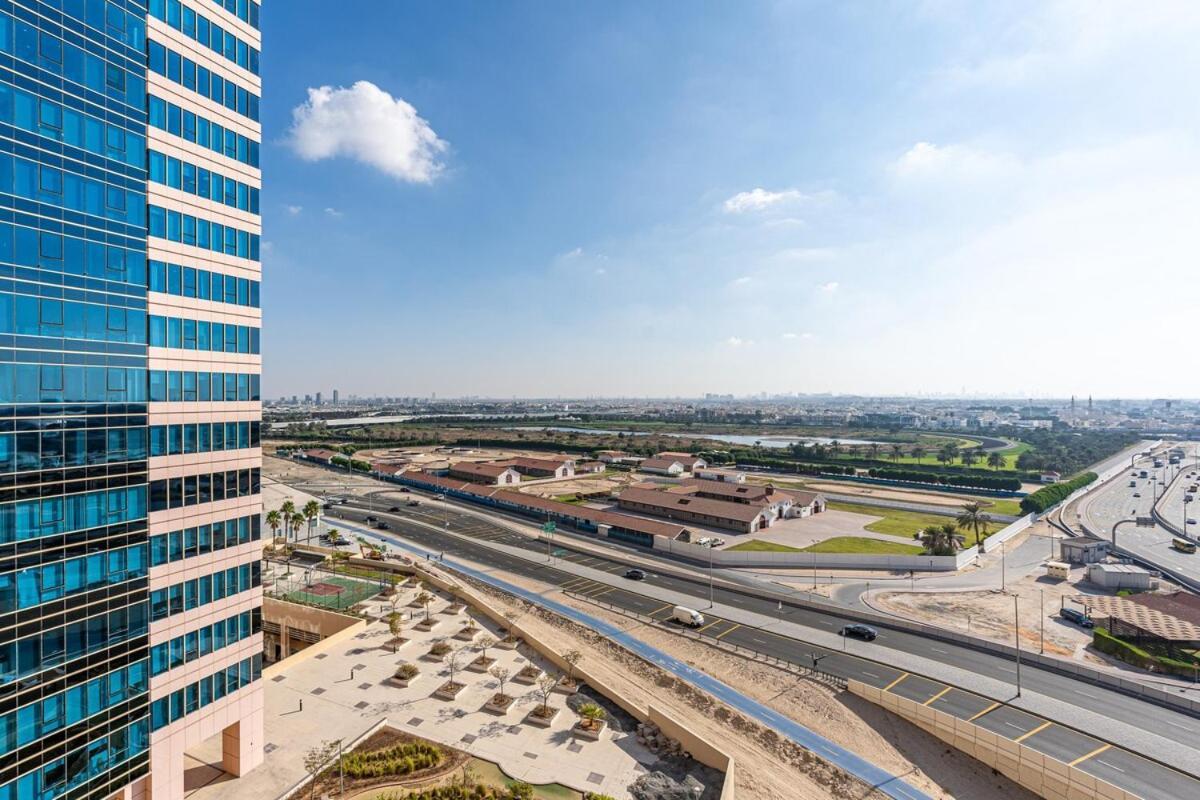 Stunning 1br Haven With Canal Views, Gym And Pool Apartment