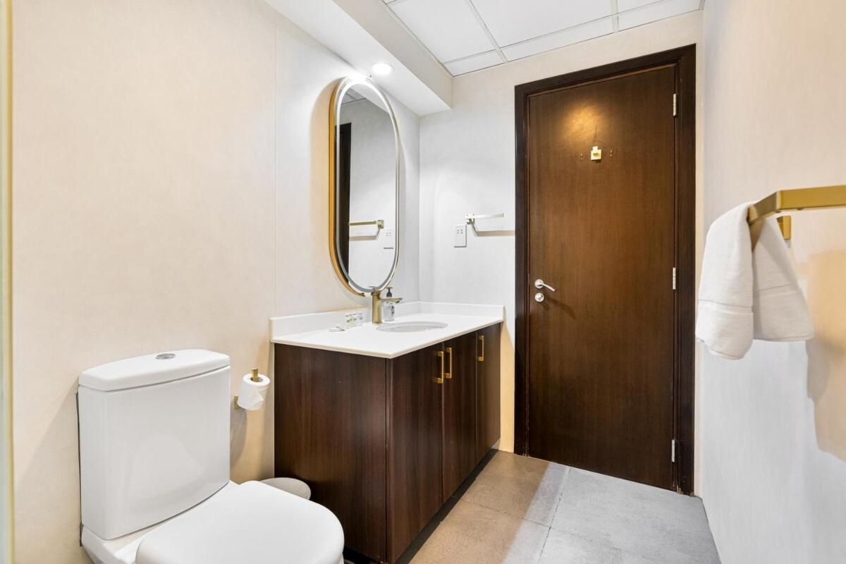 Apartment Stunning 1br Haven With Canal Views, Gym And Pool Dubai