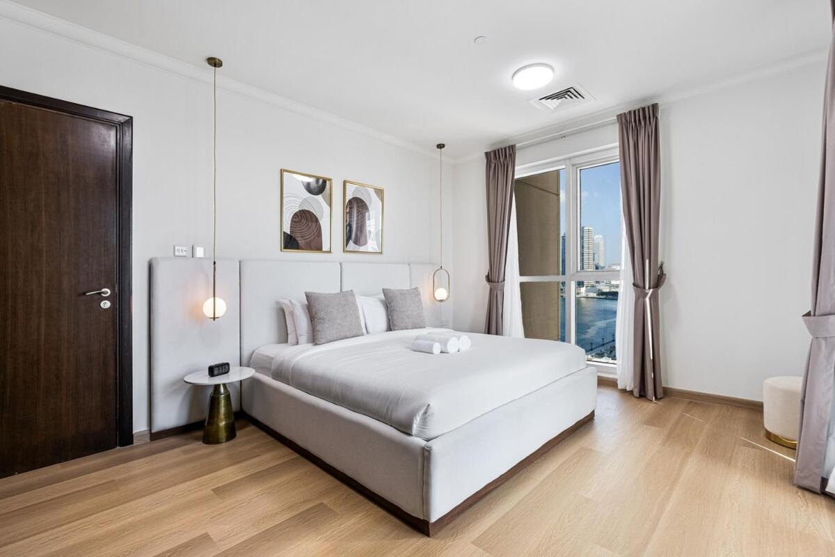 Apartment Stunning 1br Haven With Canal Views, Gym And Pool *