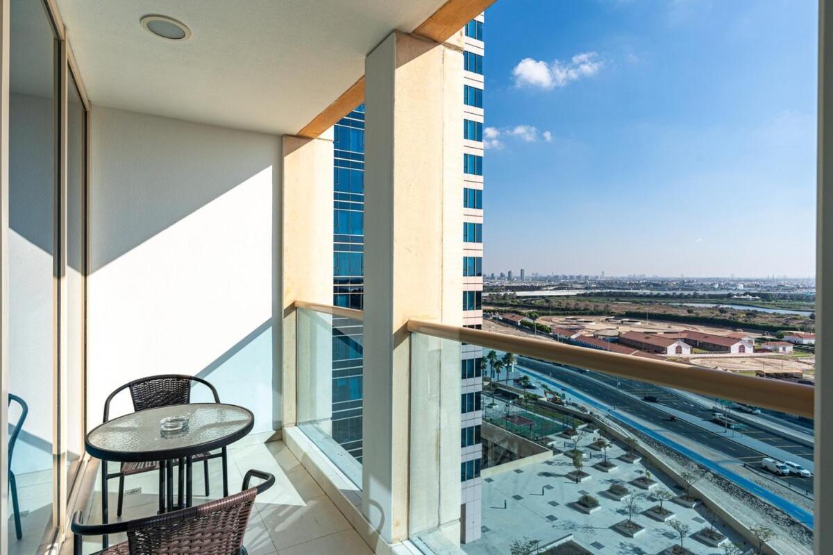 Stunning 1br Haven With Canal Views, Gym And Pool Apartment *