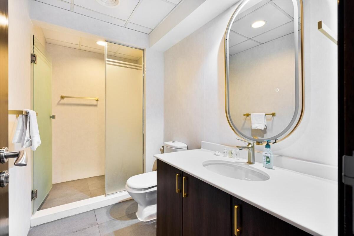 Apartment Stunning 1br Haven With Canal Views, Gym And Pool *