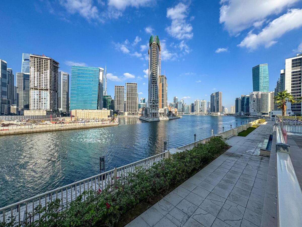 Apartment Stunning 1br Haven With Canal Views, Gym And Pool Dubai
