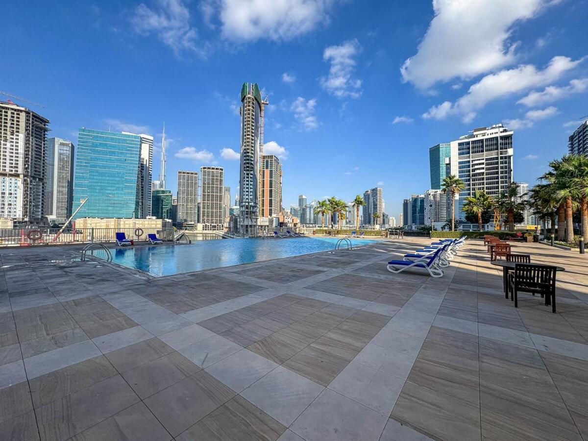 Apartment Stunning 1br Haven With Canal Views, Gym And Pool *