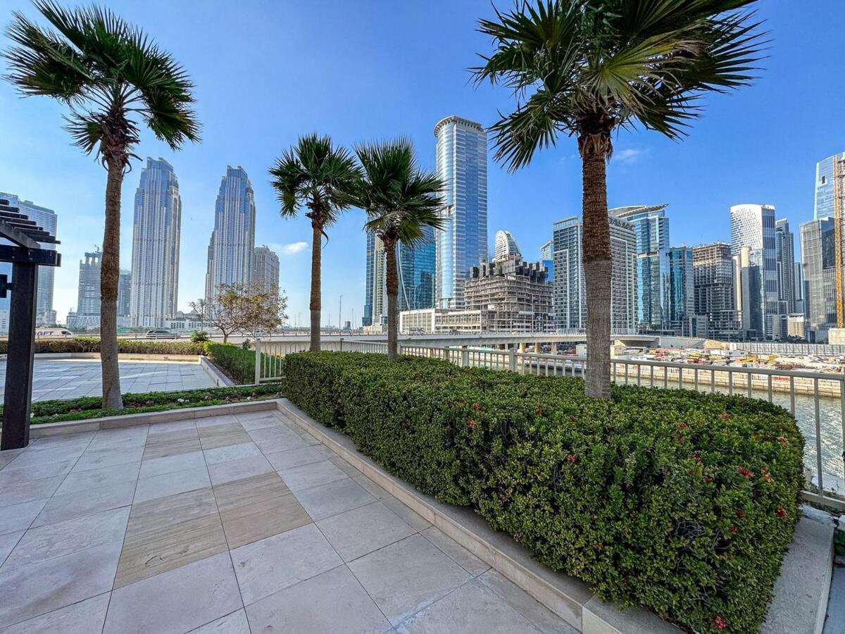 Stunning 1br Haven With Canal Views, Gym And Pool Apartment Dubai