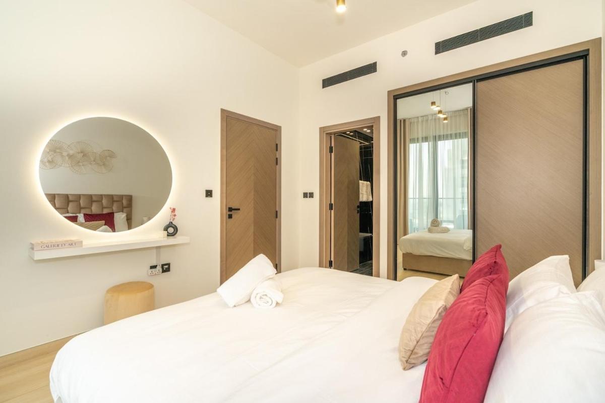 Luxury 1br In Jvc With Stunning Pool Dubai