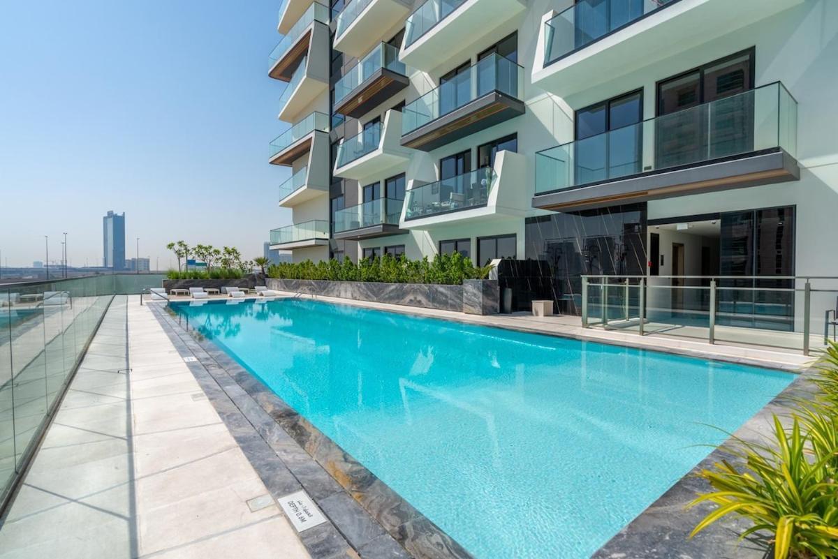 Luxury 1br In Jvc With Stunning Pool