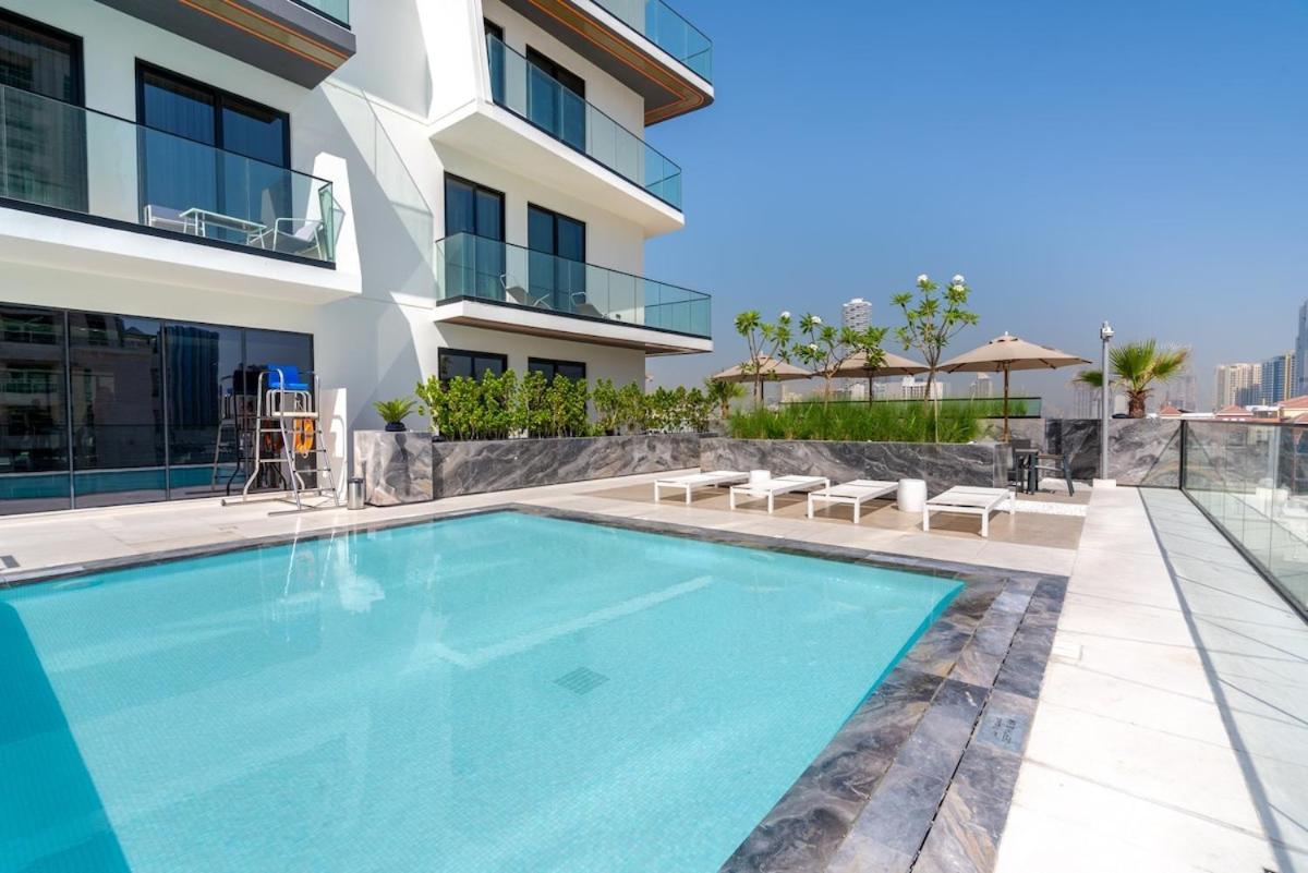 Luxury 1br In Jvc With Stunning Pool Apartment