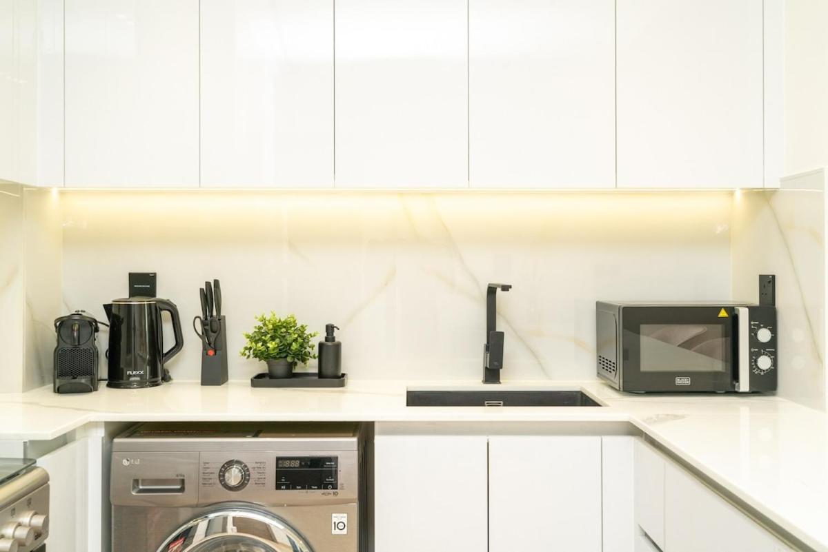 Luxury 1br In Jvc With Stunning Pool