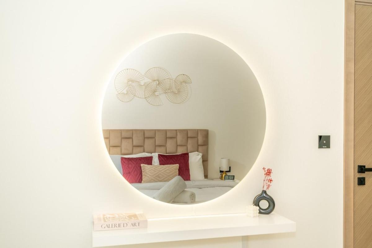 Luxury 1br In Jvc With Stunning Pool Apartment