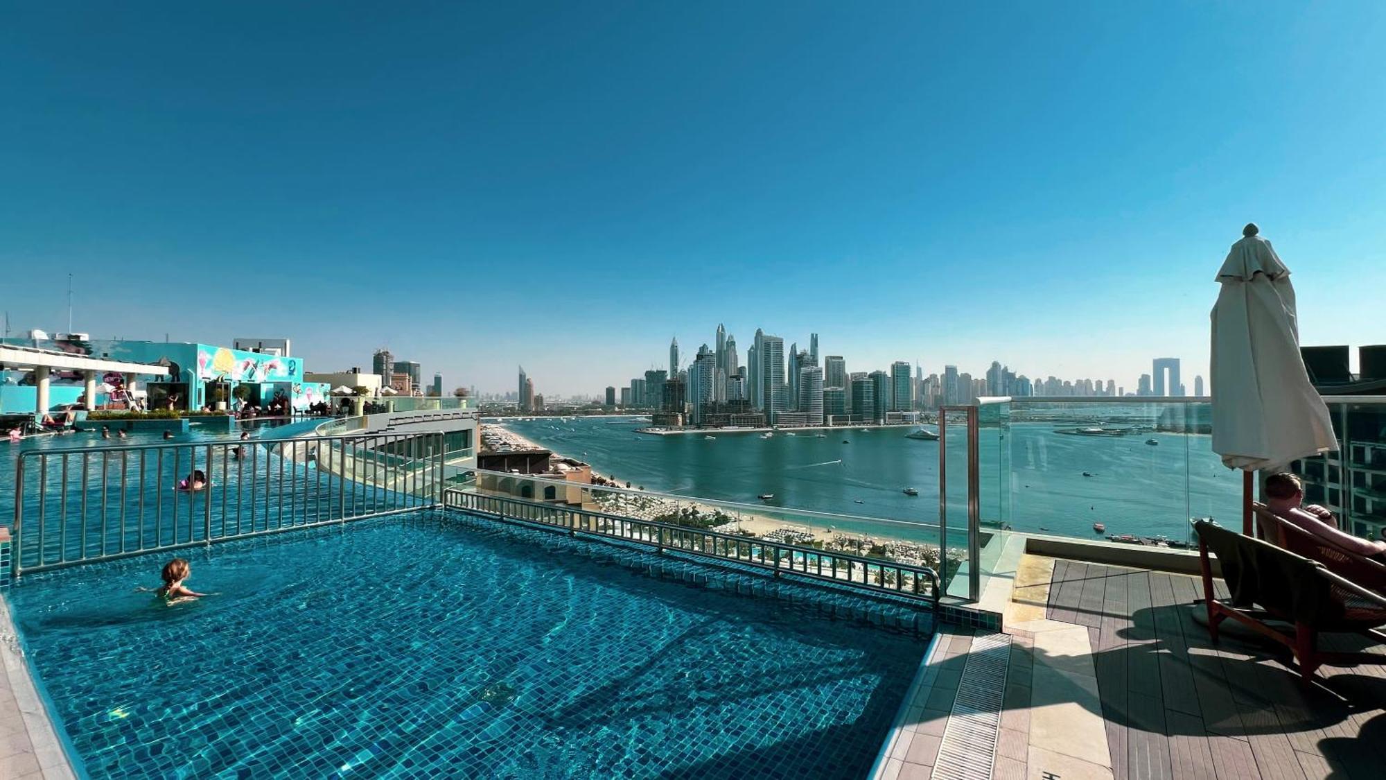Infinity Pool In Palm Jumeirah On Exclusive West Dubai