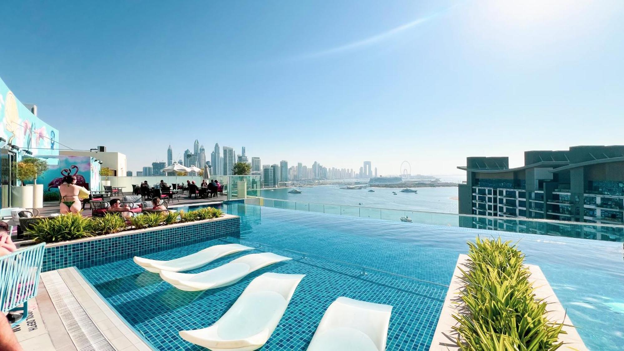 Apartment Infinity Pool In Palm Jumeirah On Exclusive West Dubai