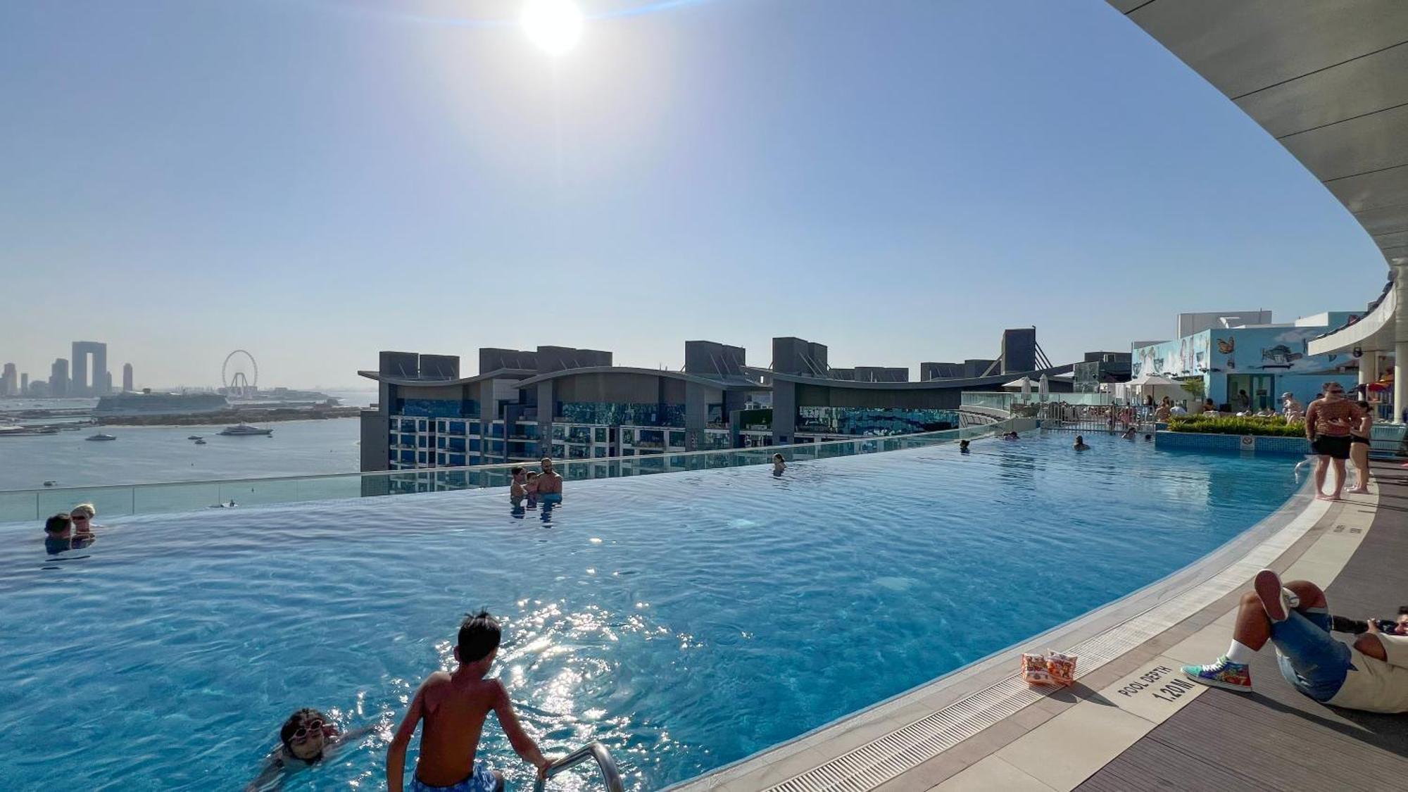 Infinity Pool In Palm Jumeirah On Exclusive West Apartment