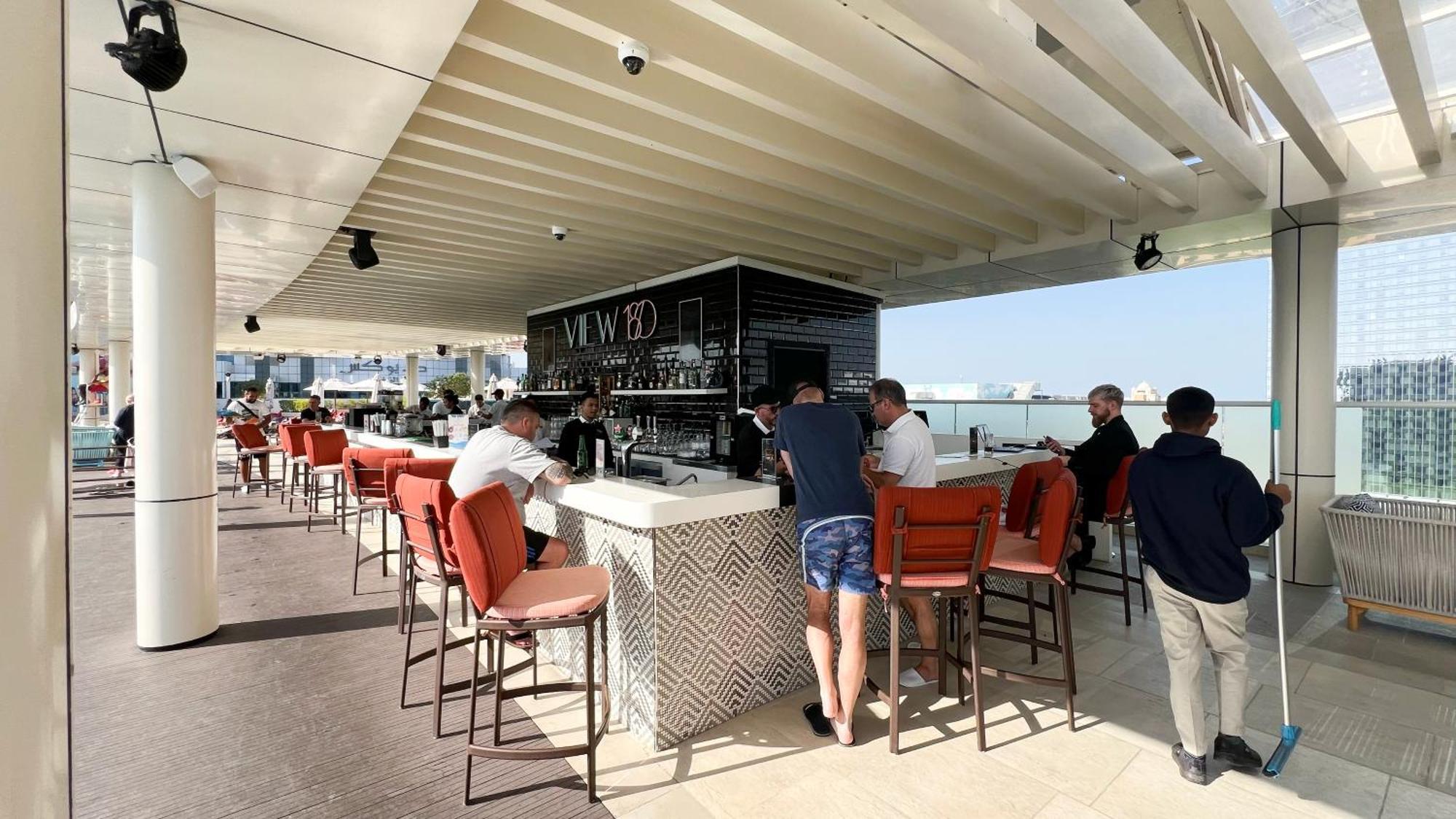 Apartment Infinity Pool In Palm Jumeirah On Exclusive West