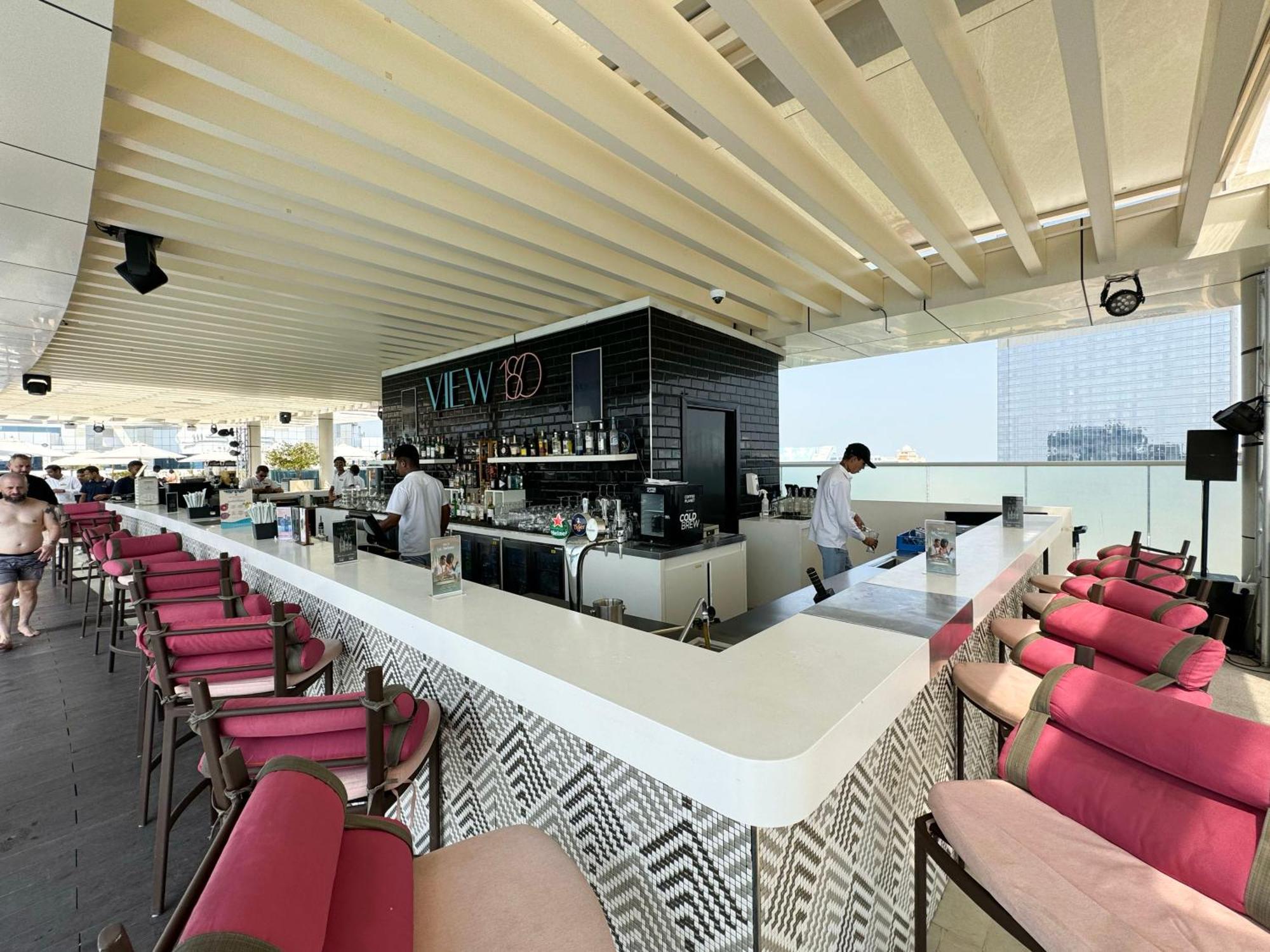 Infinity Pool In Palm Jumeirah On Exclusive West * Dubai