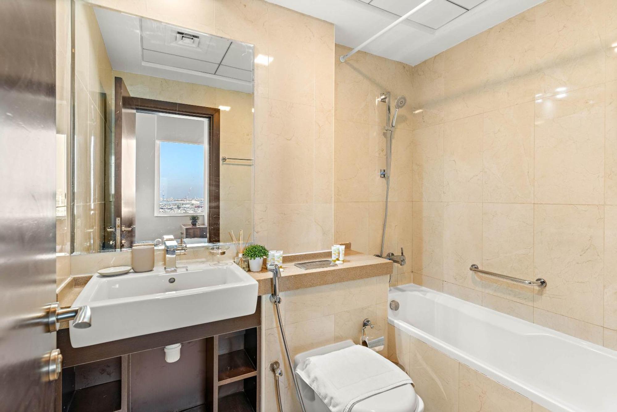Silkhaus Seaside 1br At Botanica In Marina