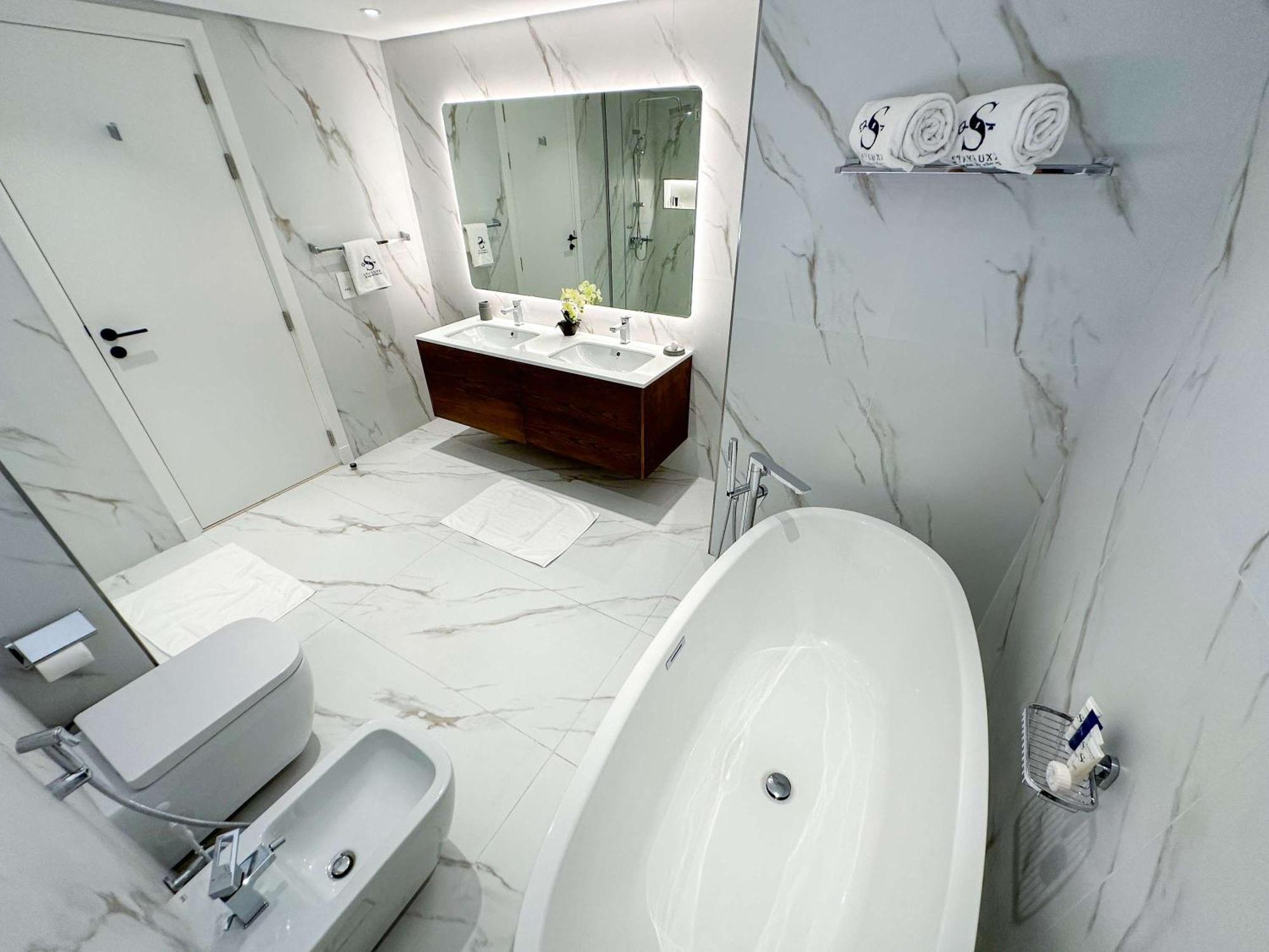 Fabulous 2br At 5 Star *