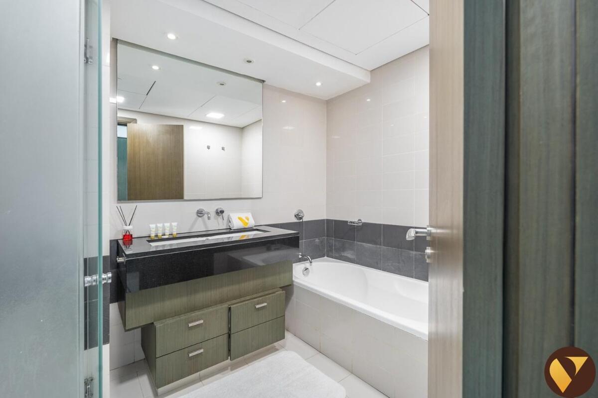 Vogue The Lofts By Emaar - Prime Downtown Stay, Walk To Burj Khalifa And Mall On Sheikh Mohammed Bin Rashid Blvd Apartment Dubai