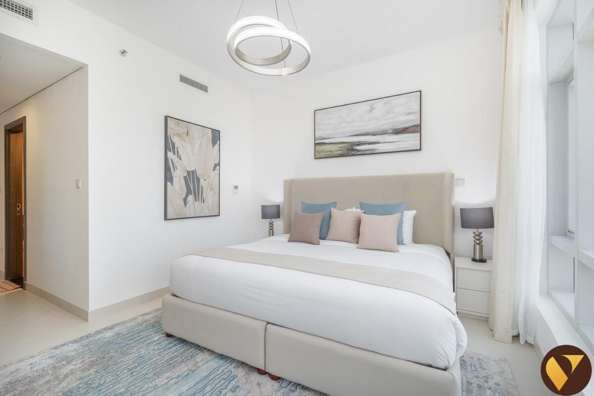 Apartment Vogue The Lofts By Emaar - Prime Downtown Stay, Walk To Burj Khalifa And Mall On Sheikh Mohammed Bin Rashid Blvd *