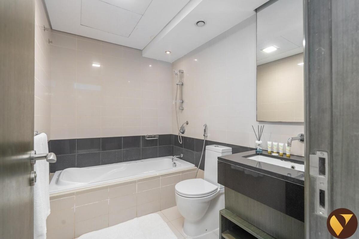 Vogue The Lofts By Emaar - Prime Downtown Stay, Walk To Burj Khalifa And Mall On Sheikh Mohammed Bin Rashid Blvd Apartment *