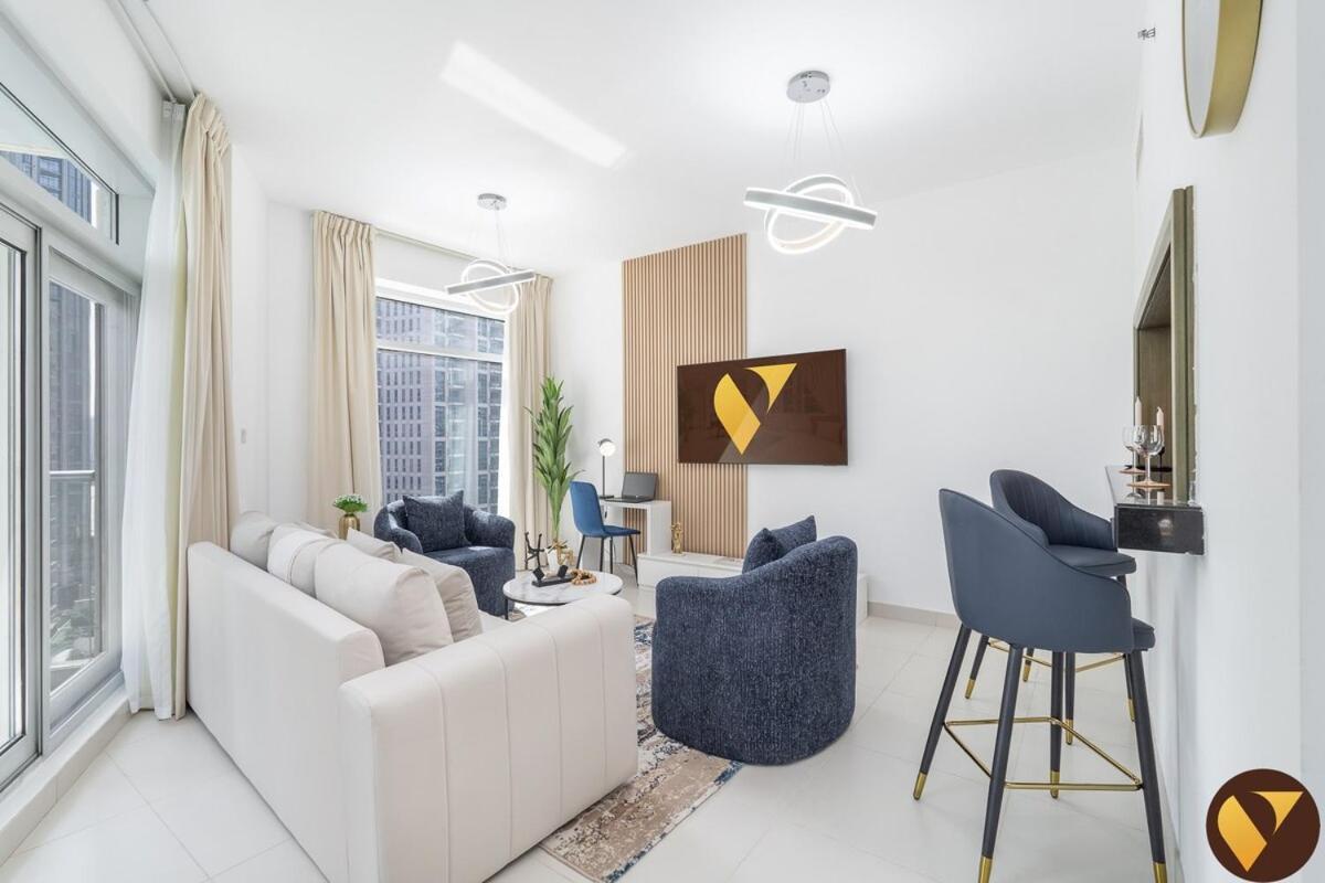 Vogue The Lofts By Emaar - Prime Downtown Stay, Walk To Burj Khalifa And Mall On Sheikh Mohammed Bin Rashid Blvd Apartment *