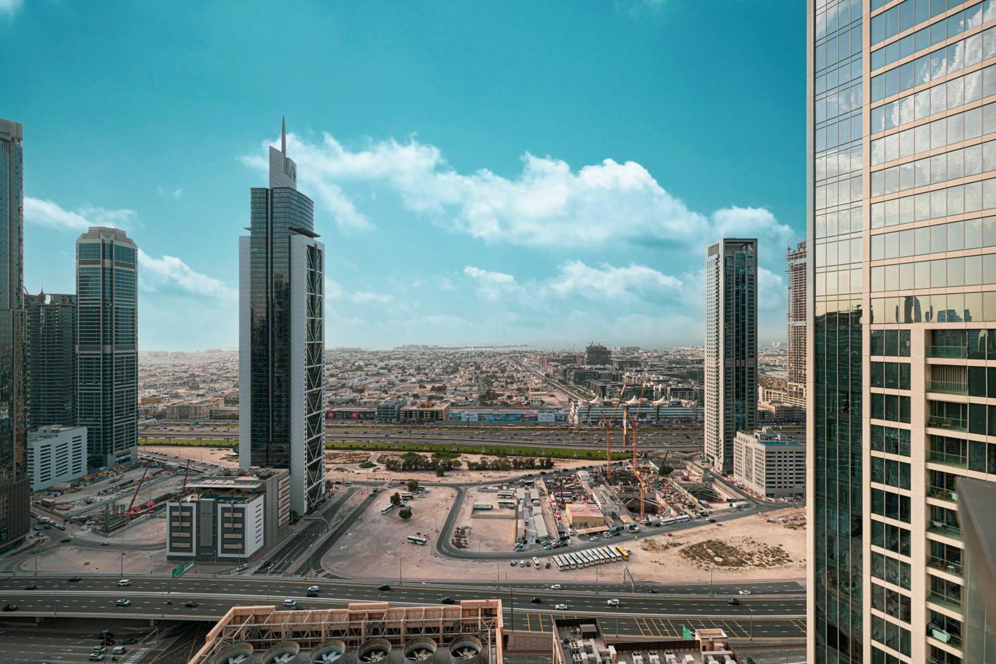 High Floor With View! 2 Bedroom Exceptional Near Mall! Amazing Rooftop! * Dubai