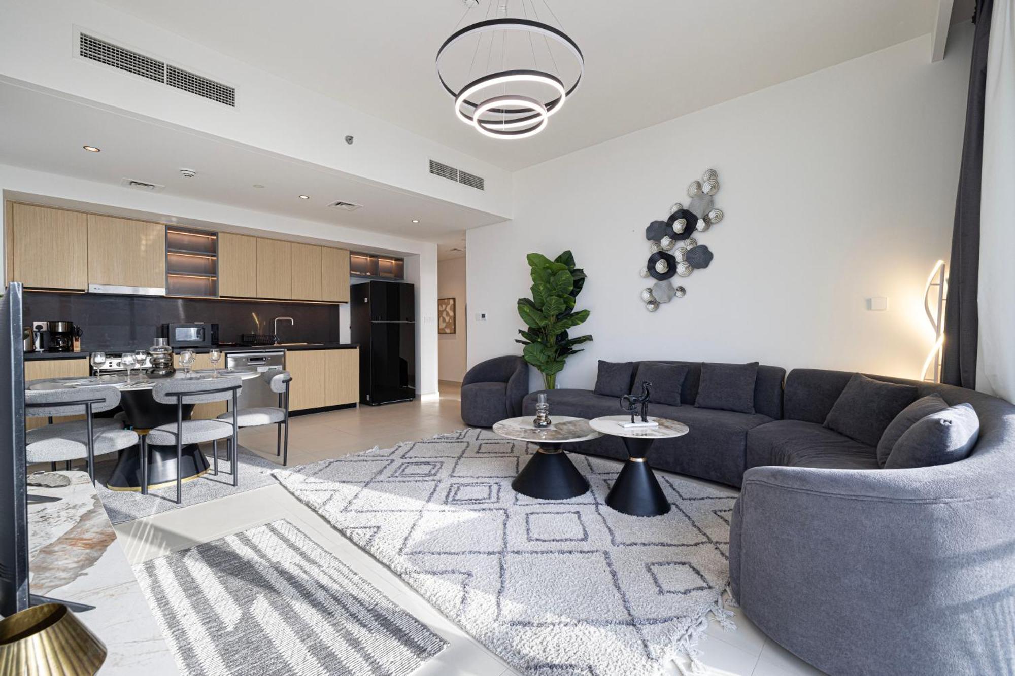 High Floor With View! 2 Bedroom Exceptional Near Mall! Amazing Rooftop! Apartment *