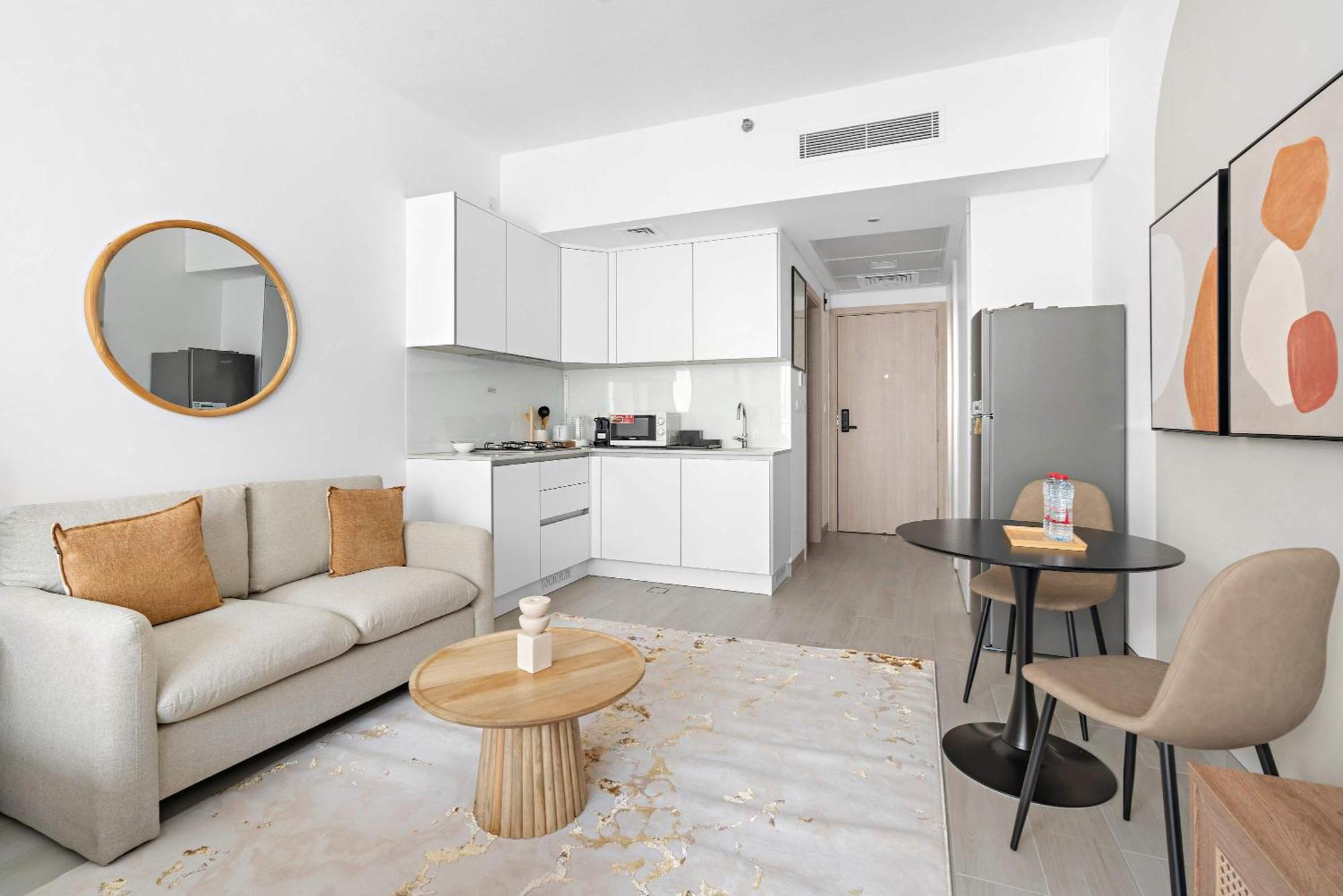 Silkhaus New In Jvc With Queen Bed Apartamento Dubai