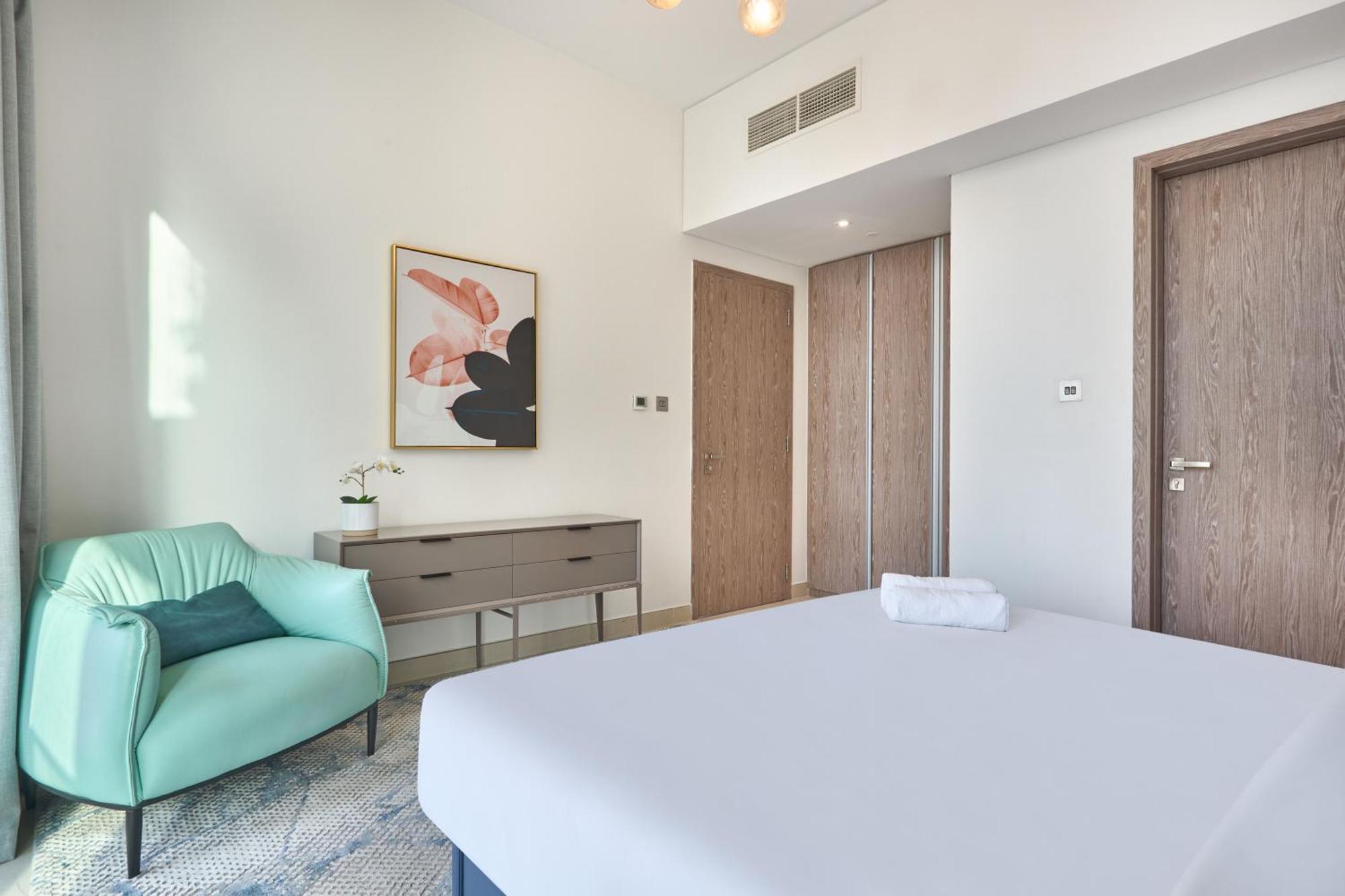 Luxury Living In Marina Liv 2br Apartment Dubai