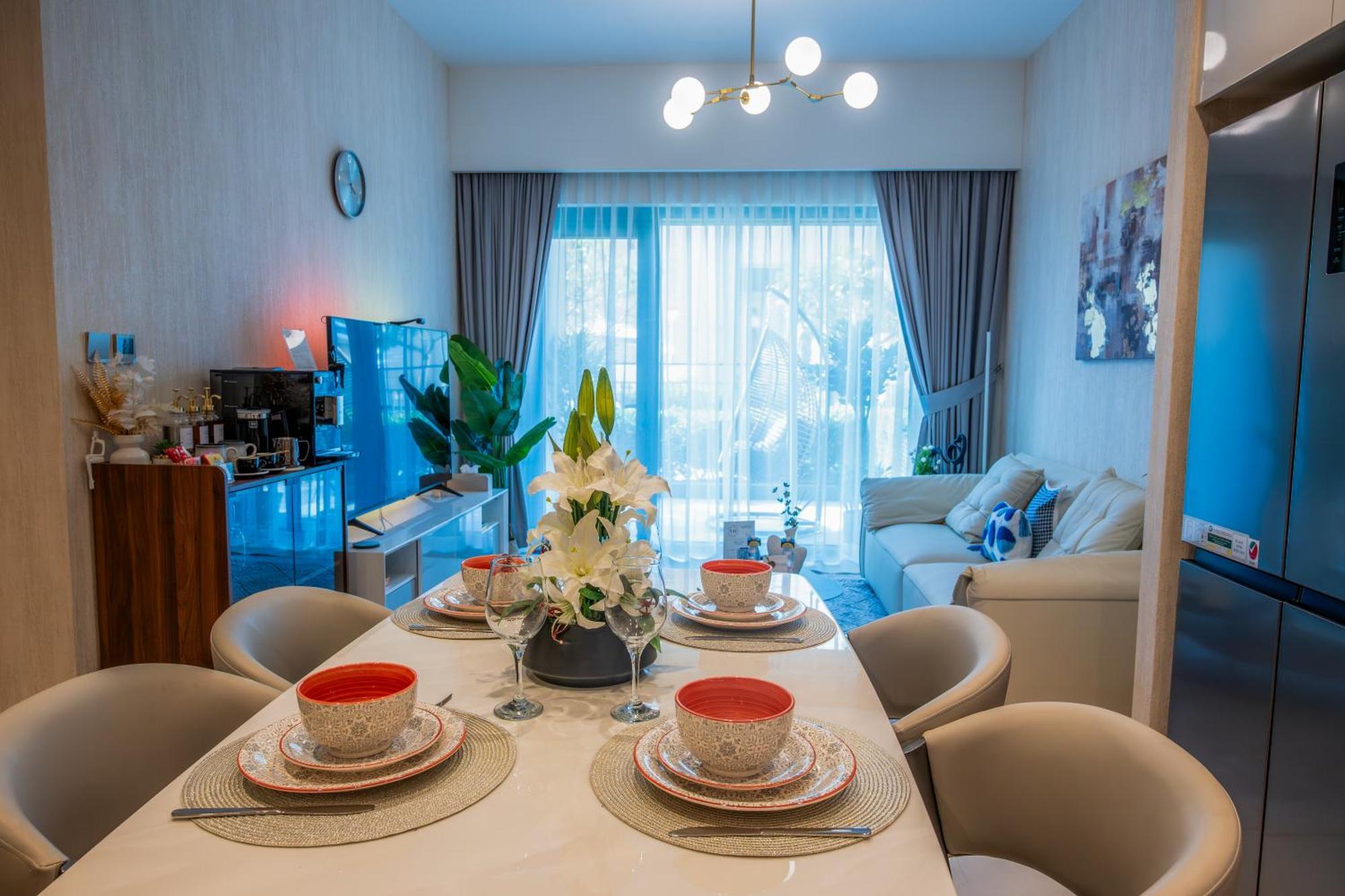 Urban Dreams - Brand New Boutique Burj Royale - Burj Khalifa & Mall Apartment Dubai
