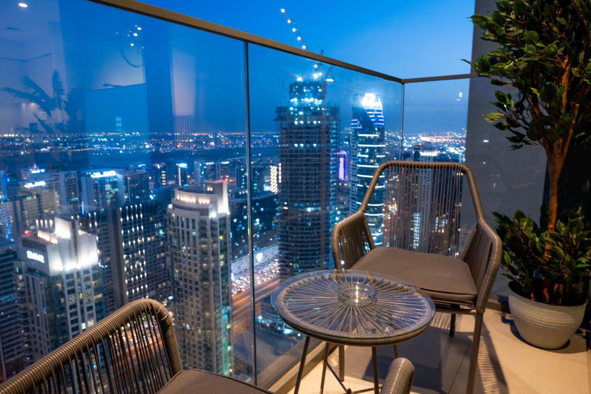 Urban Dreams - Brand New Boutique Burj Royale - Burj Khalifa & Mall Apartment *