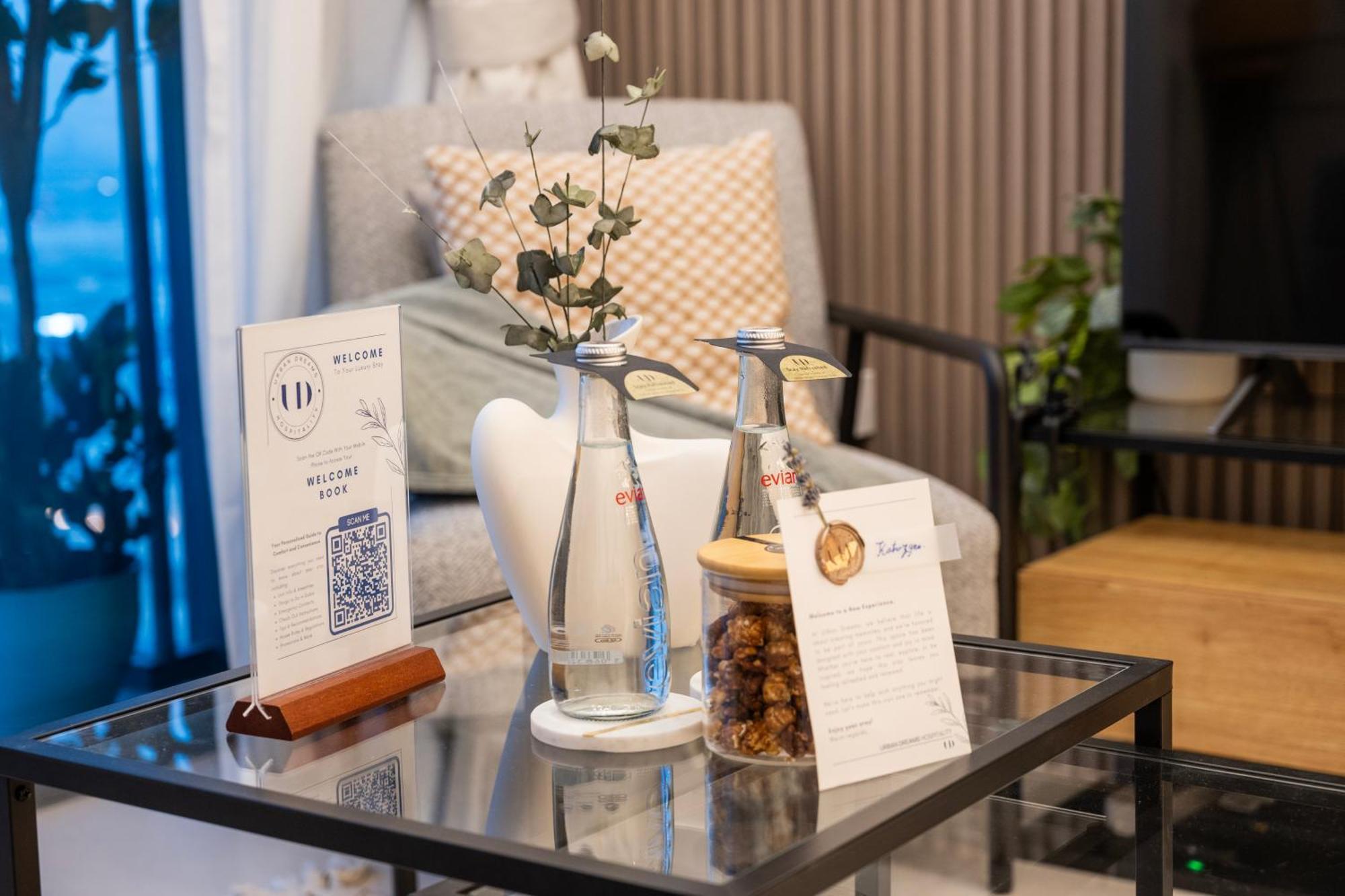 Urban Dreams - Brand New Boutique Burj Royale - Burj Khalifa & Mall Apartment Dubai