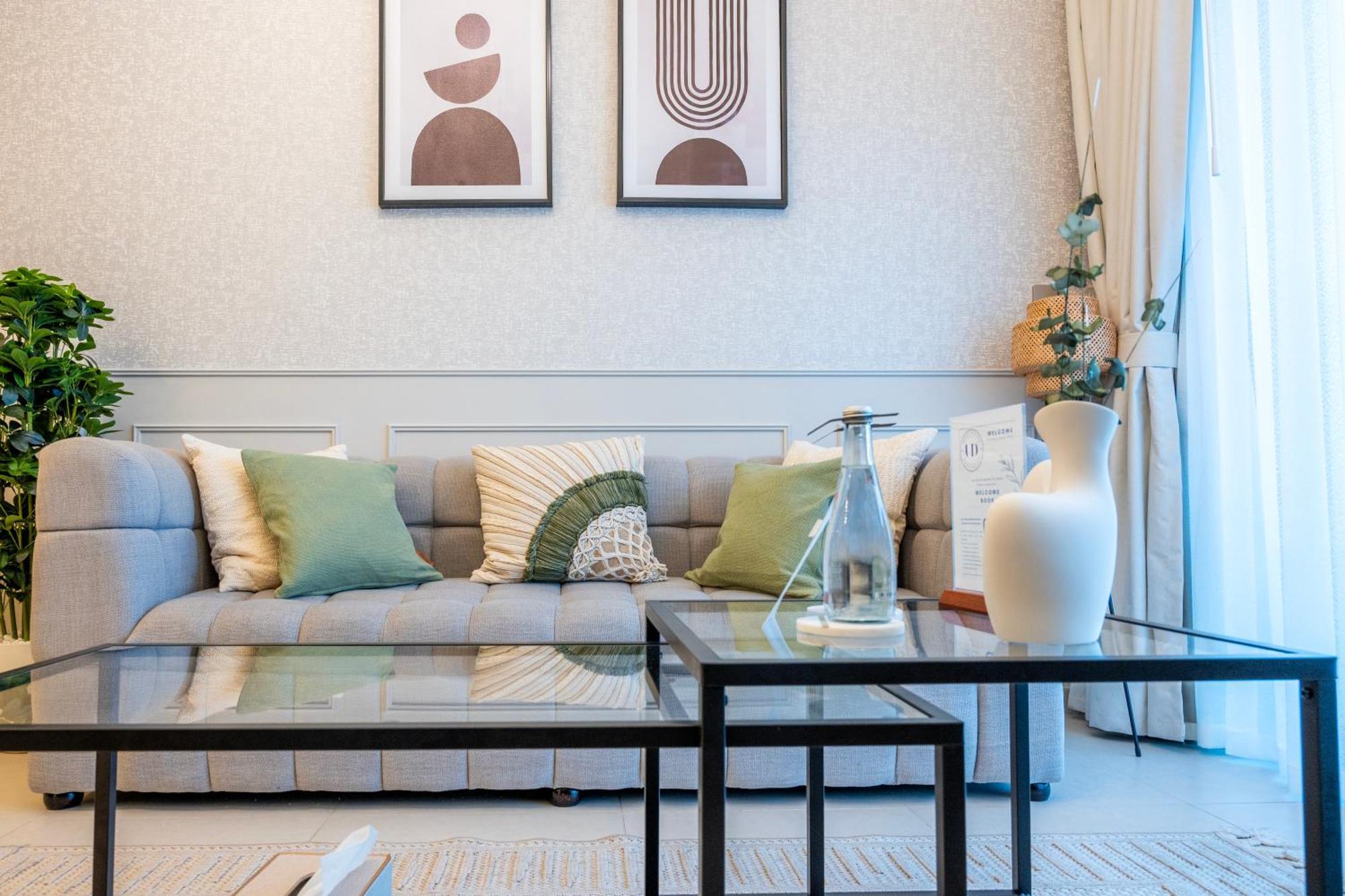 Urban Dreams - Brand New Boutique Burj Royale - Burj Khalifa & Mall Apartment *
