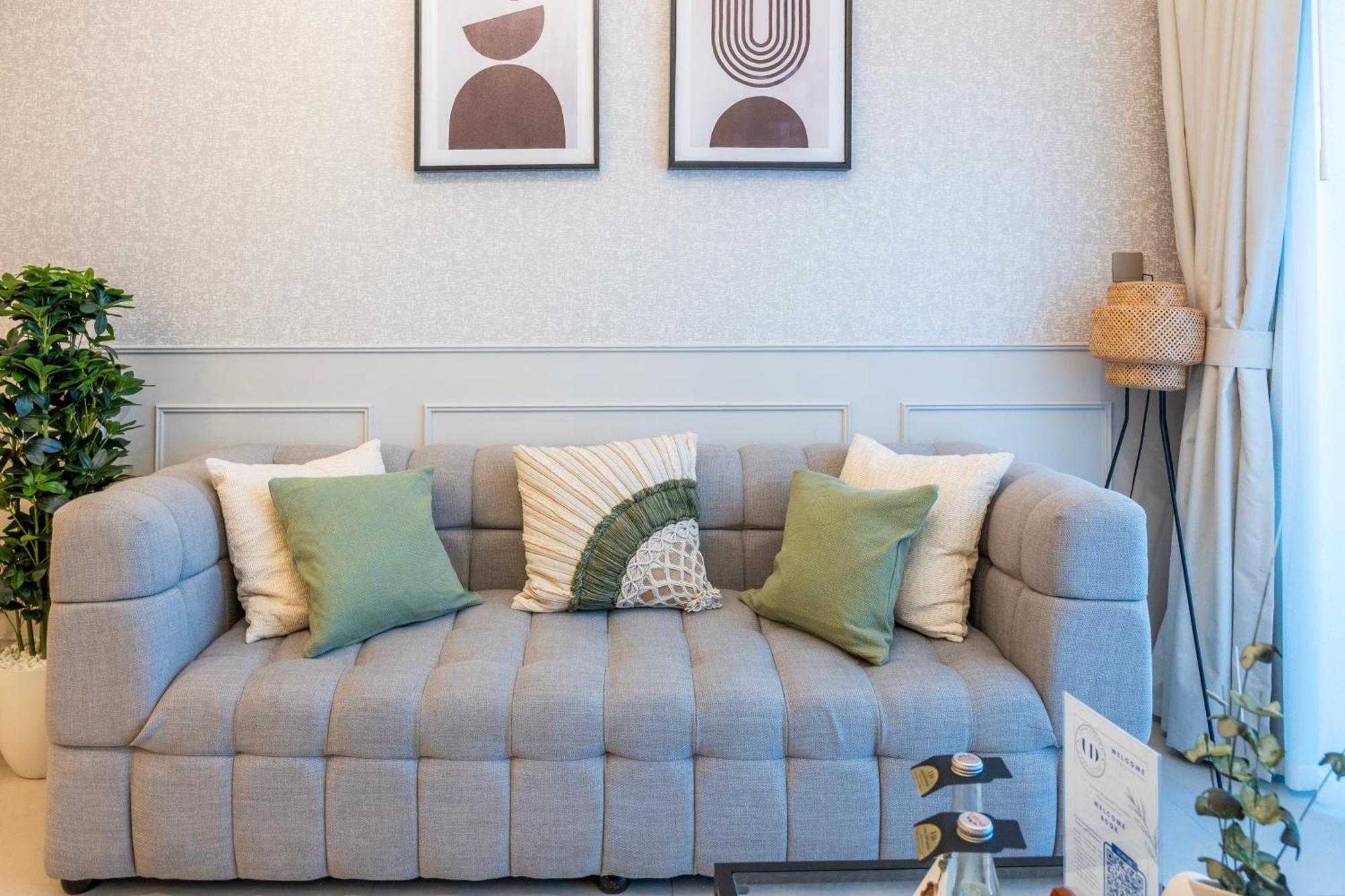 Urban Dreams - Brand New Boutique Burj Royale - Burj Khalifa & Mall Apartment Dubai