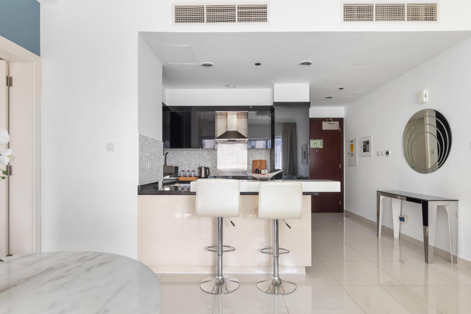 Burj Khalifa View 1br With Parking Apartment Dubai