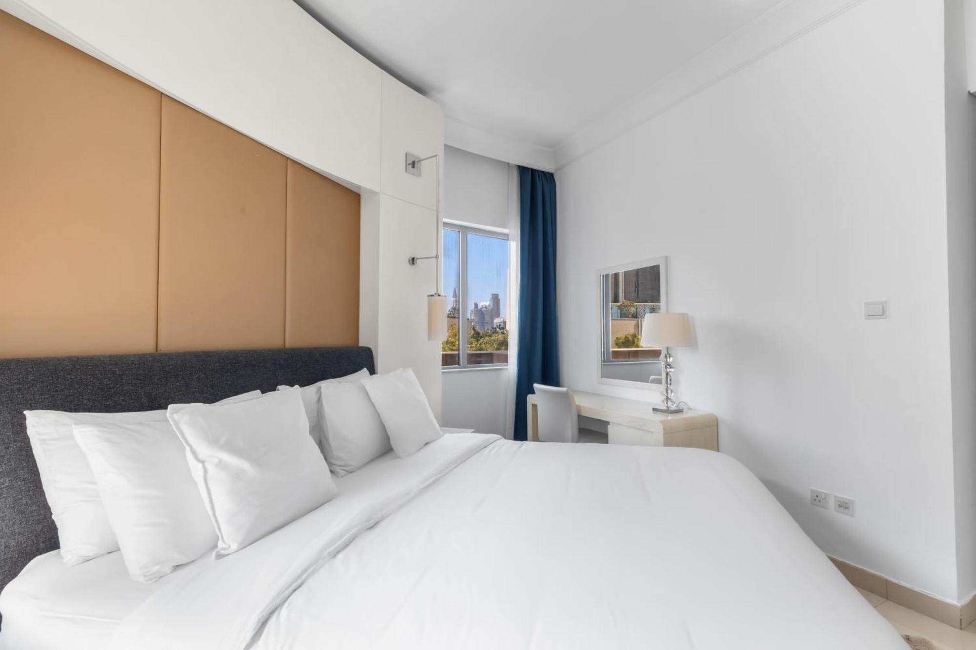 Burj Khalifa View 1br With Parking Dubai