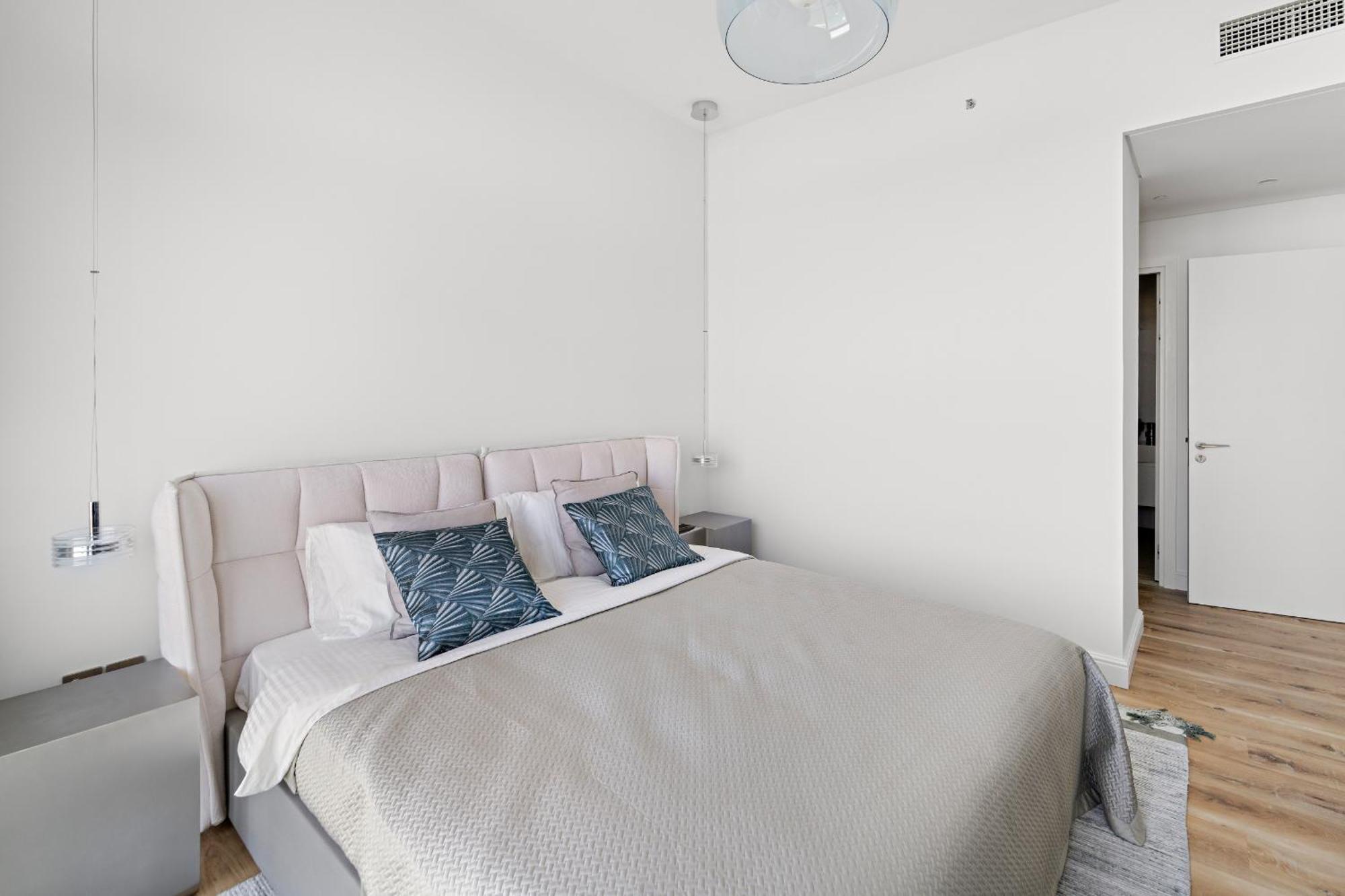 Apartment Vayk - Sophisticated 2-bedroom With Stunning Beachfront Views