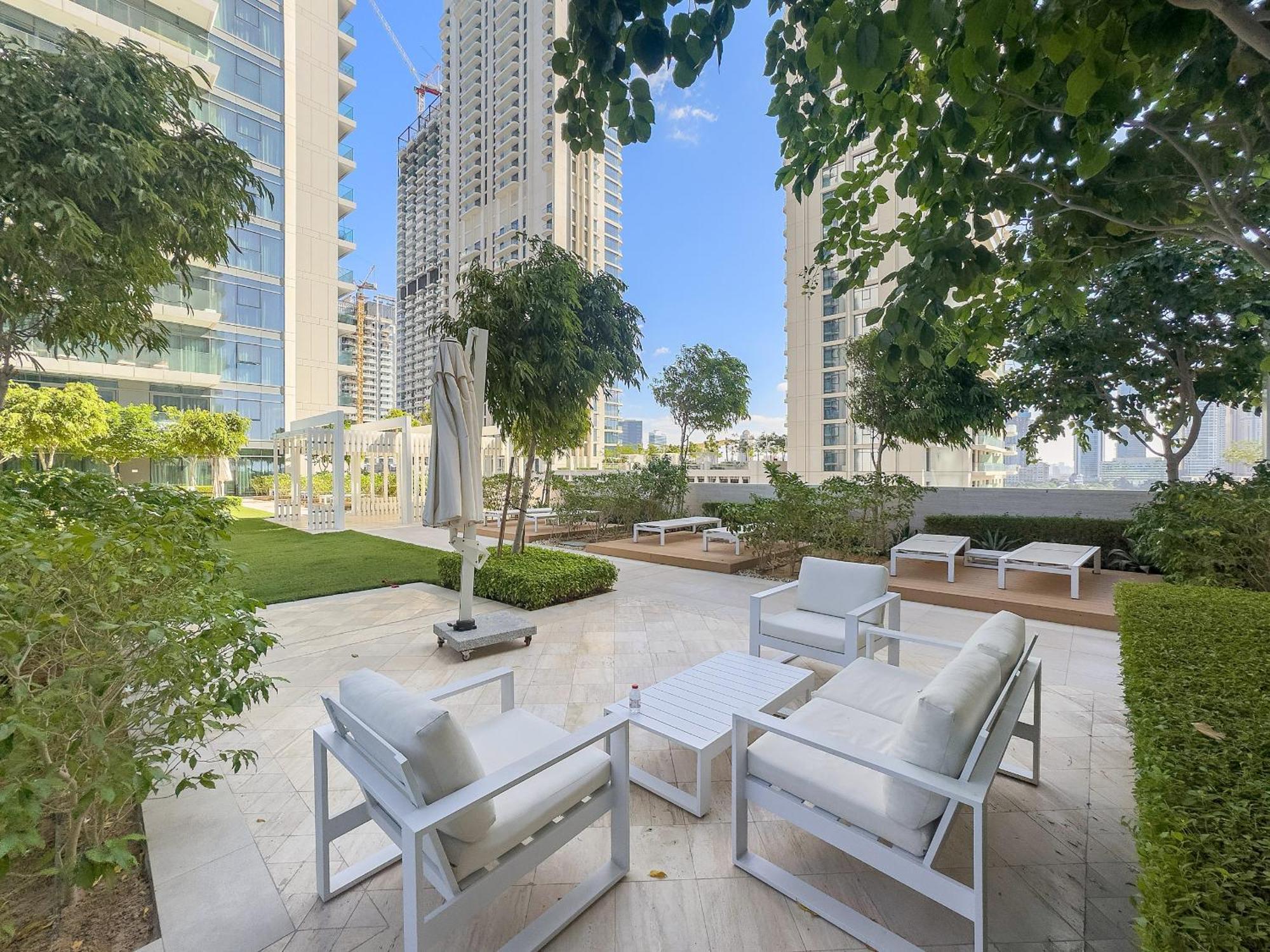 Vayk - Sophisticated 2-bedroom With Stunning Beachfront Views *