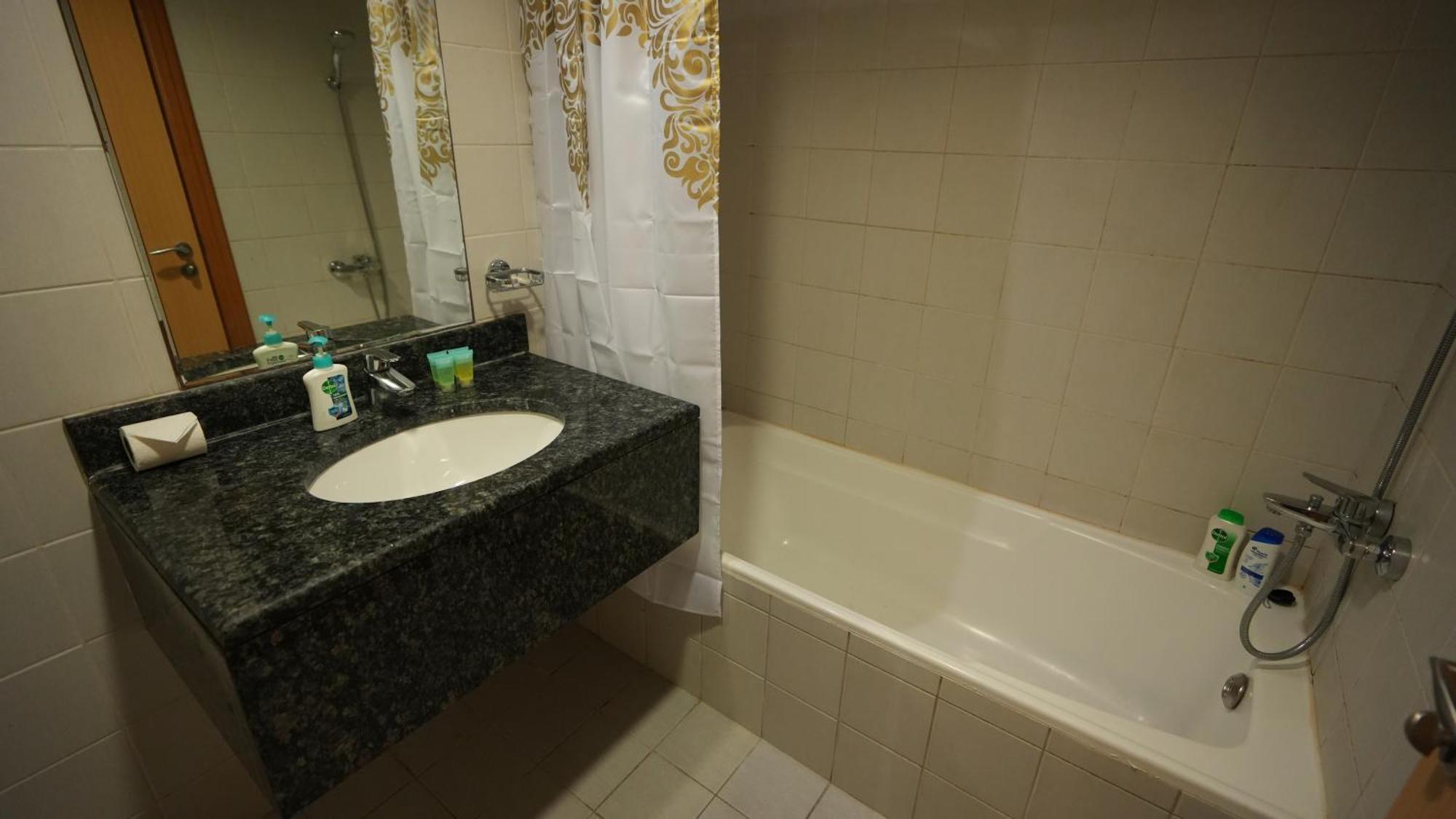 1bhk Full Canal View In Business Bay ! * Dubai