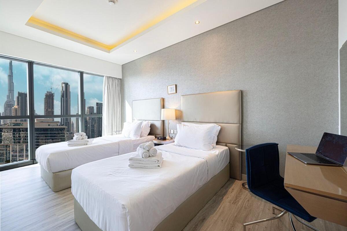 Burj Khalifa View - Amazing Oasis Pool - 1400 Sqft Apartment *