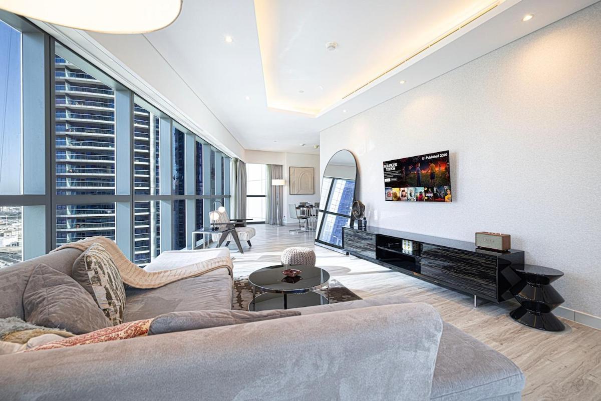 Burj Khalifa View - Amazing Oasis Pool - 1400 Sqft Apartment *