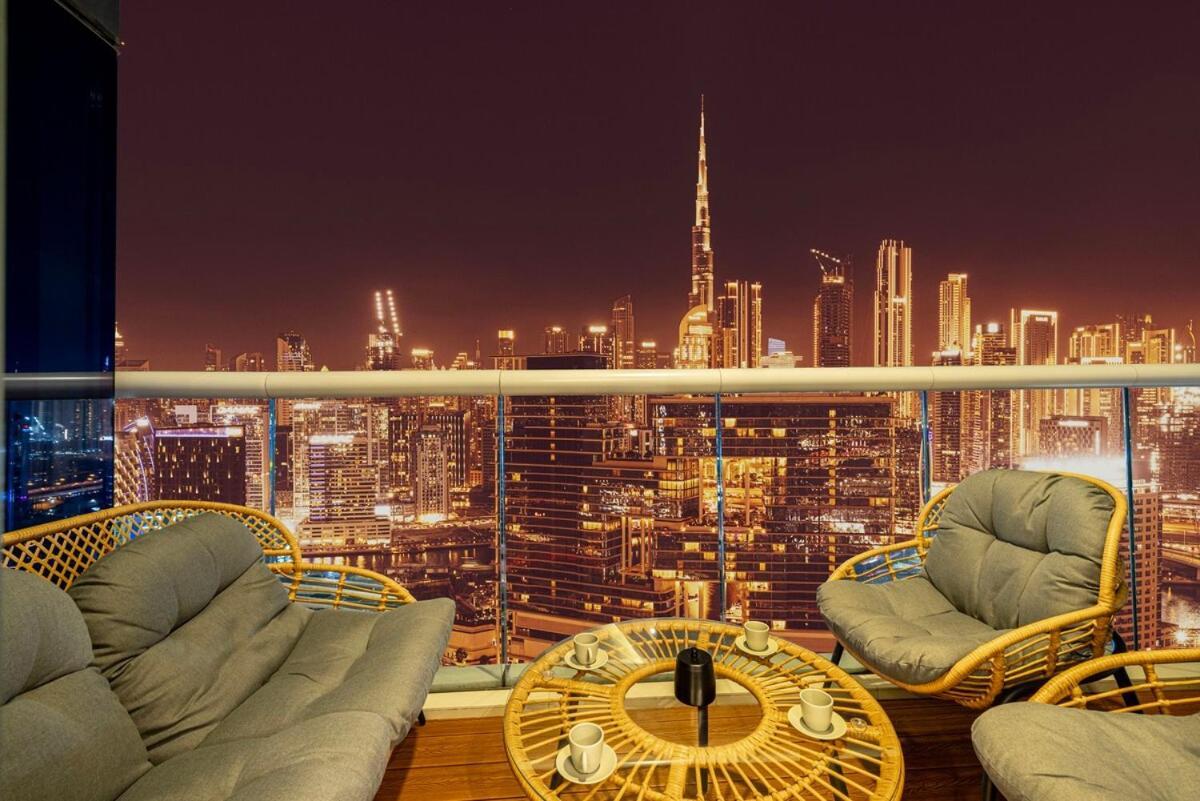 Burj Khalifa View - Amazing Oasis Pool - 1400 Sqft *