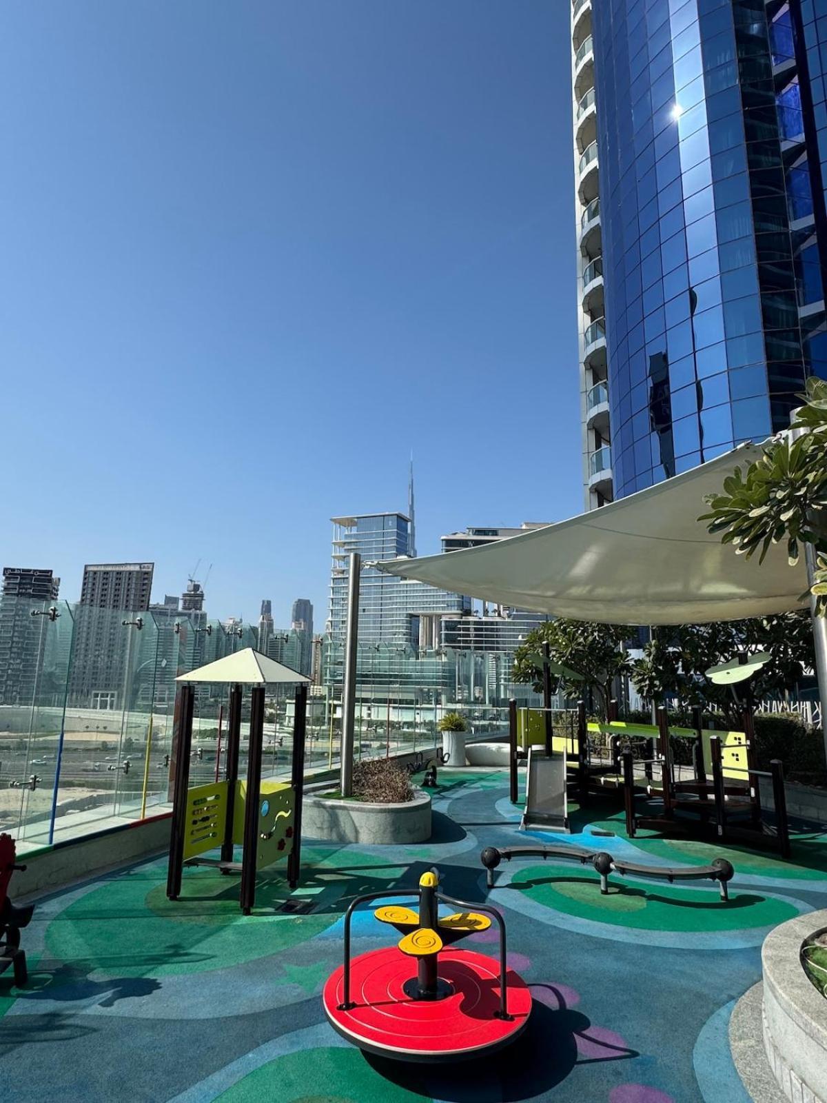 Apartment Burj Khalifa View - Amazing Oasis Pool - 1400 Sqft Dubai