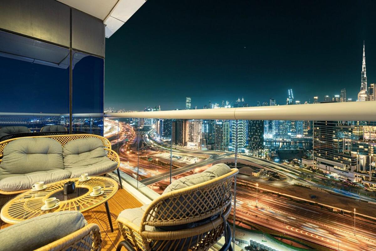 Burj Khalifa View - Amazing Oasis Pool - 1400 Sqft Apartment