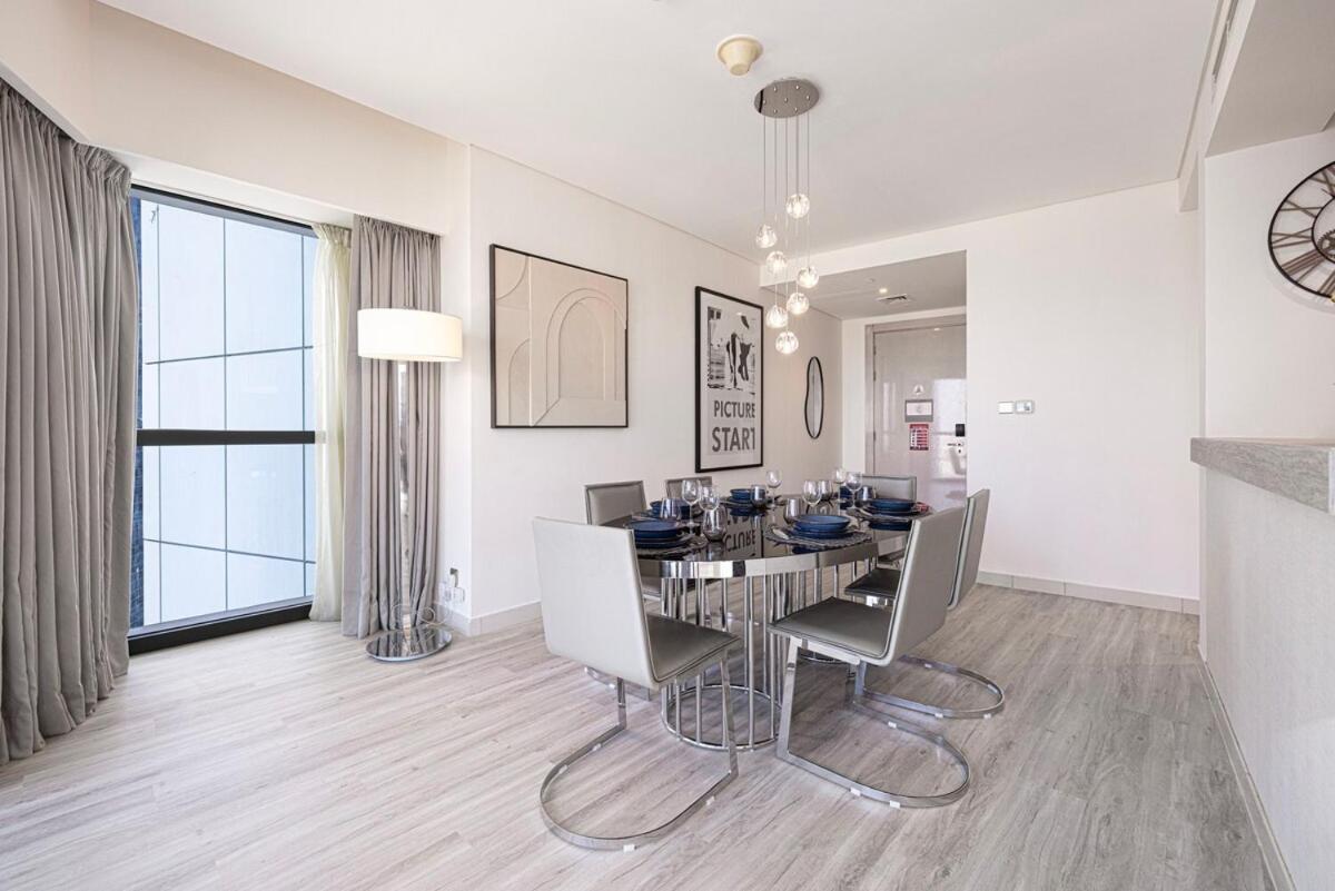 Burj Khalifa View - Amazing Oasis Pool - 1400 Sqft Apartment