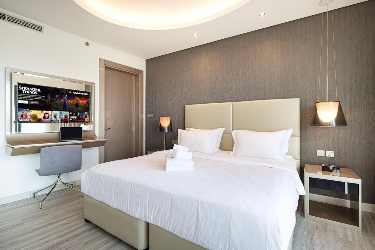 Apartment Burj Khalifa View - Amazing Oasis Pool - 1400 Sqft
