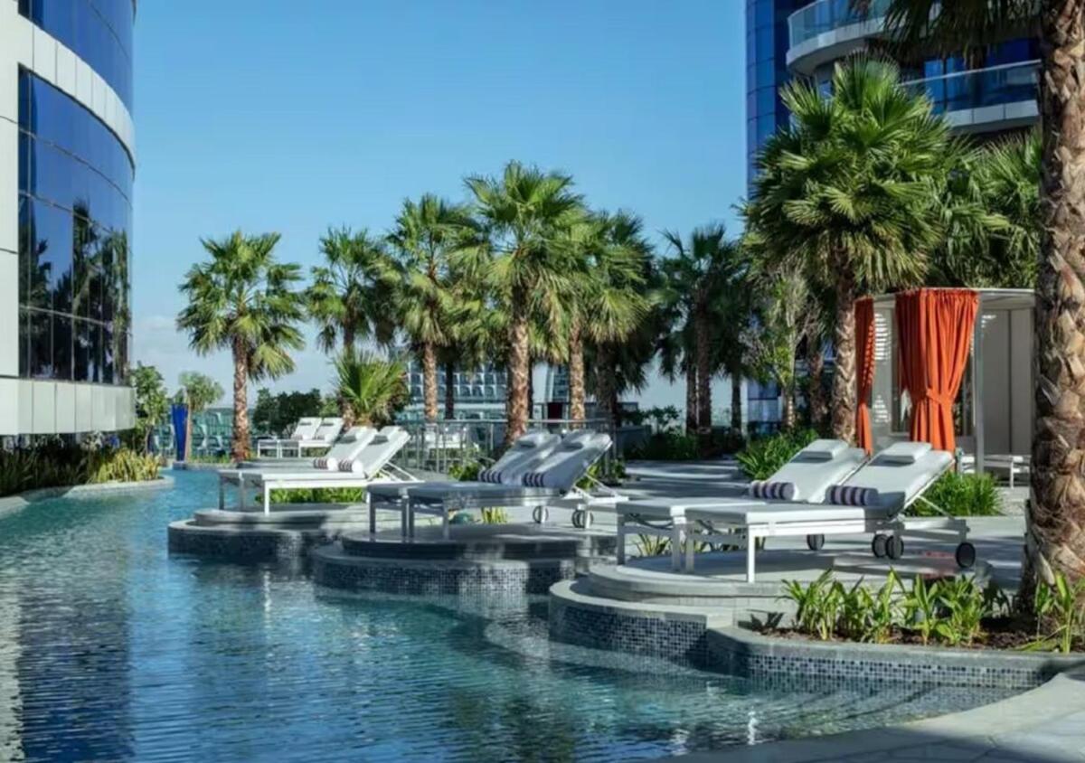 Burj Khalifa View - Amazing Oasis Pool - 1400 Sqft Apartment Dubai